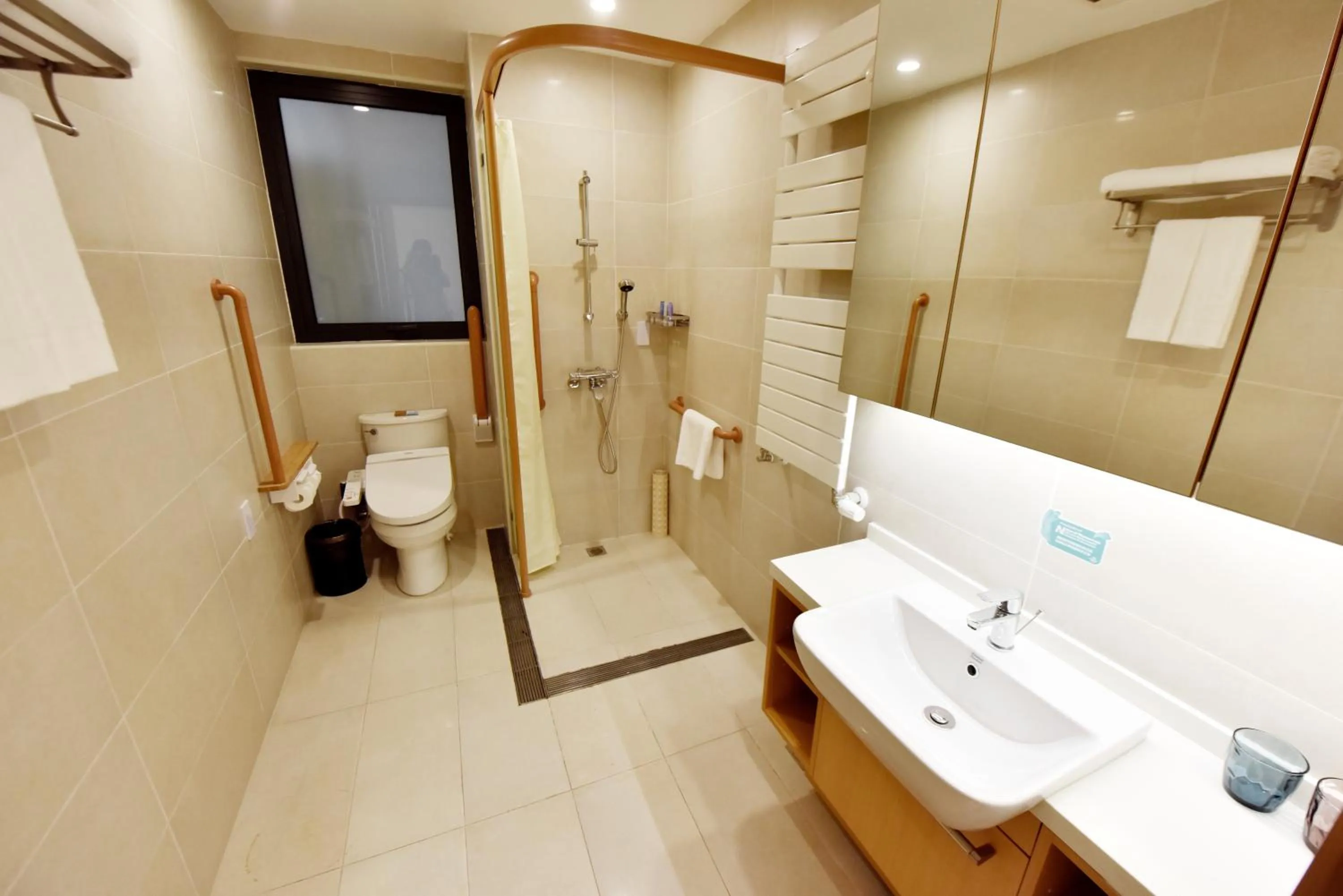 Shower in Green Court Place Jingqiao Middle Ring Shanghai