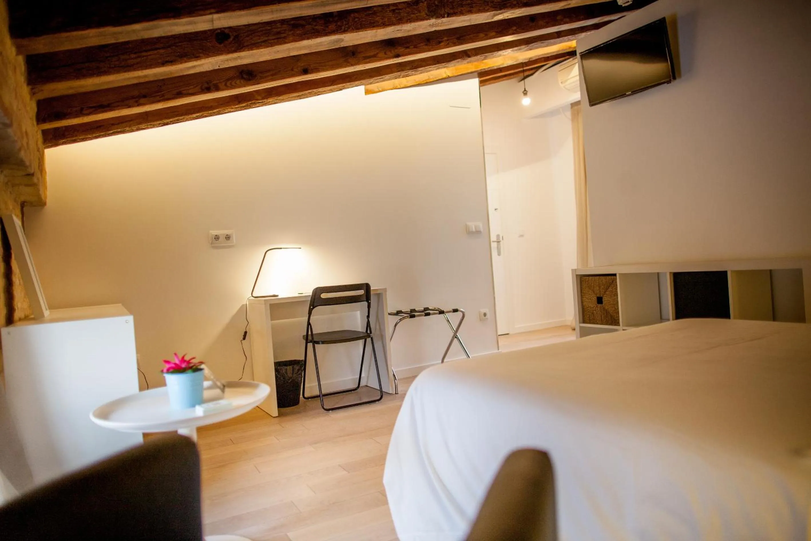 Photo of the whole room, Bed in Host & Home