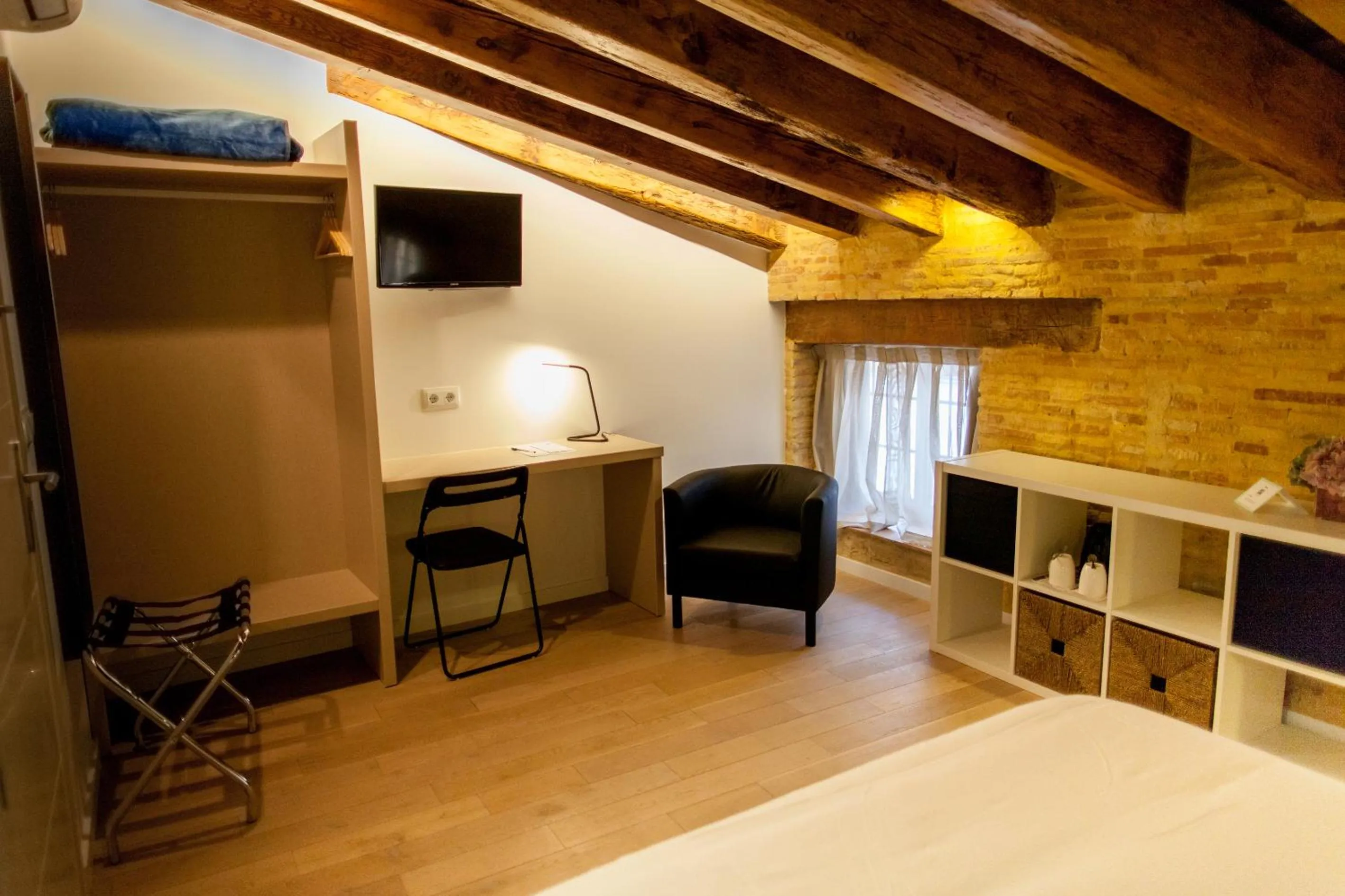 Photo of the whole room, Bed in Host & Home