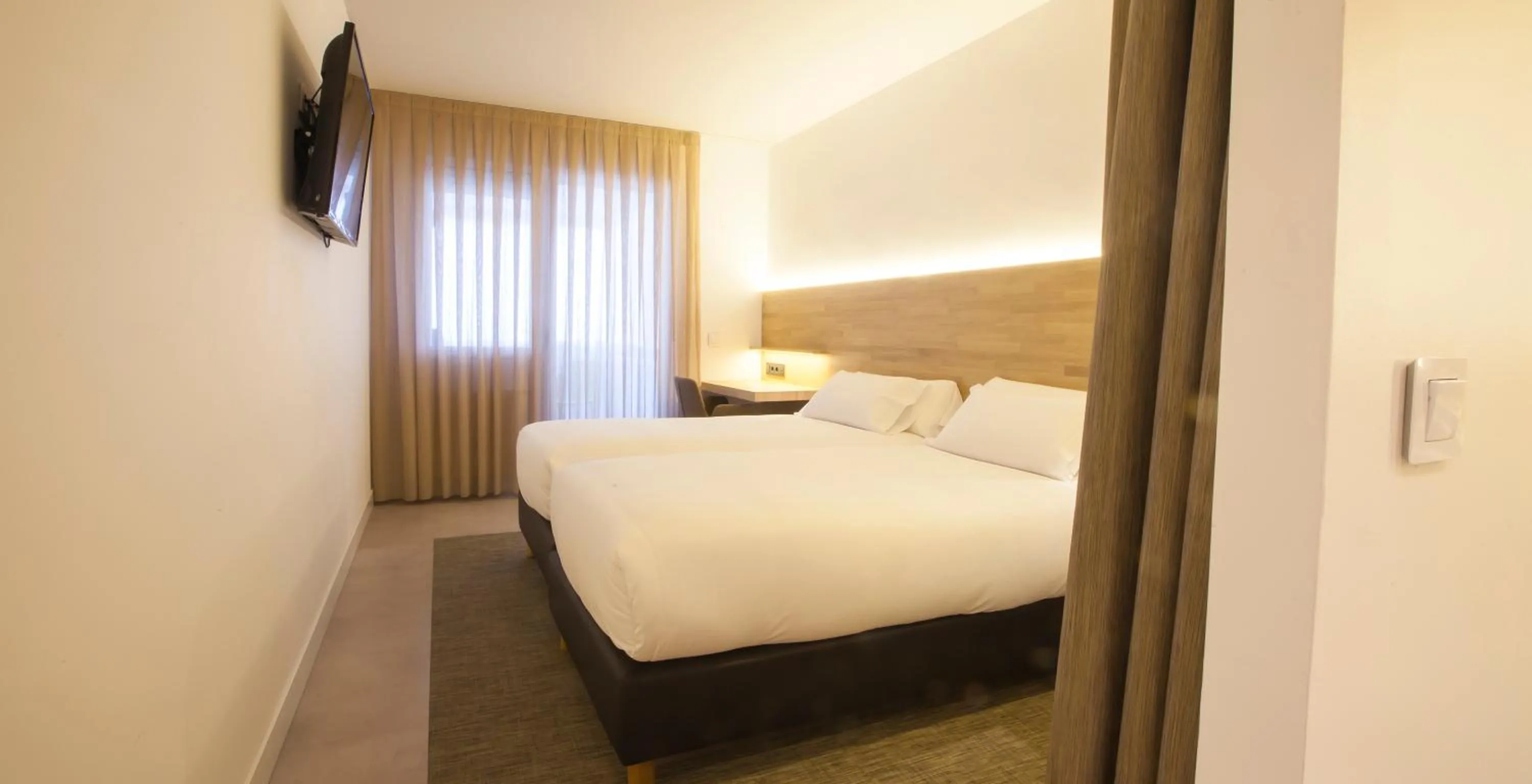 Photo of the whole room, Bed in Hotel A Pamplona