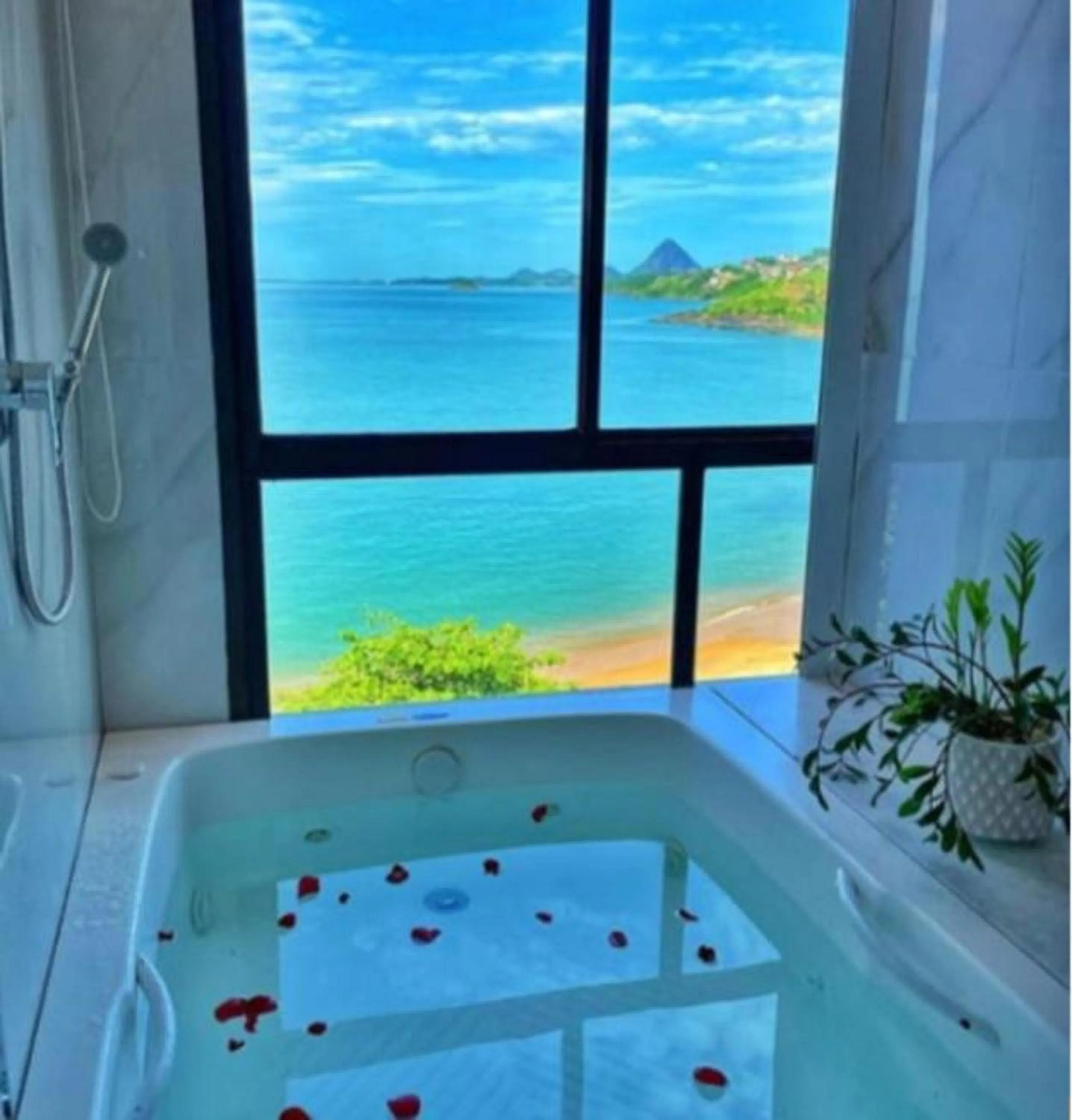 Hot Tub in Hotel Espadarte