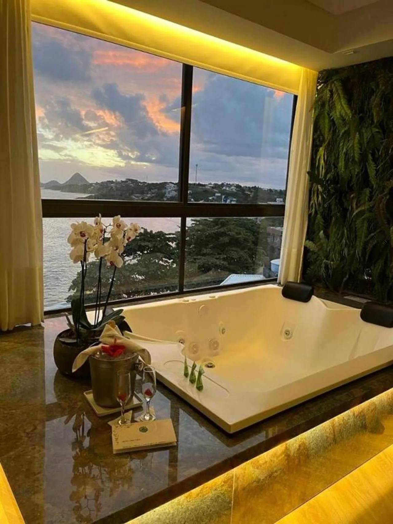 Hot Tub in Hotel Espadarte