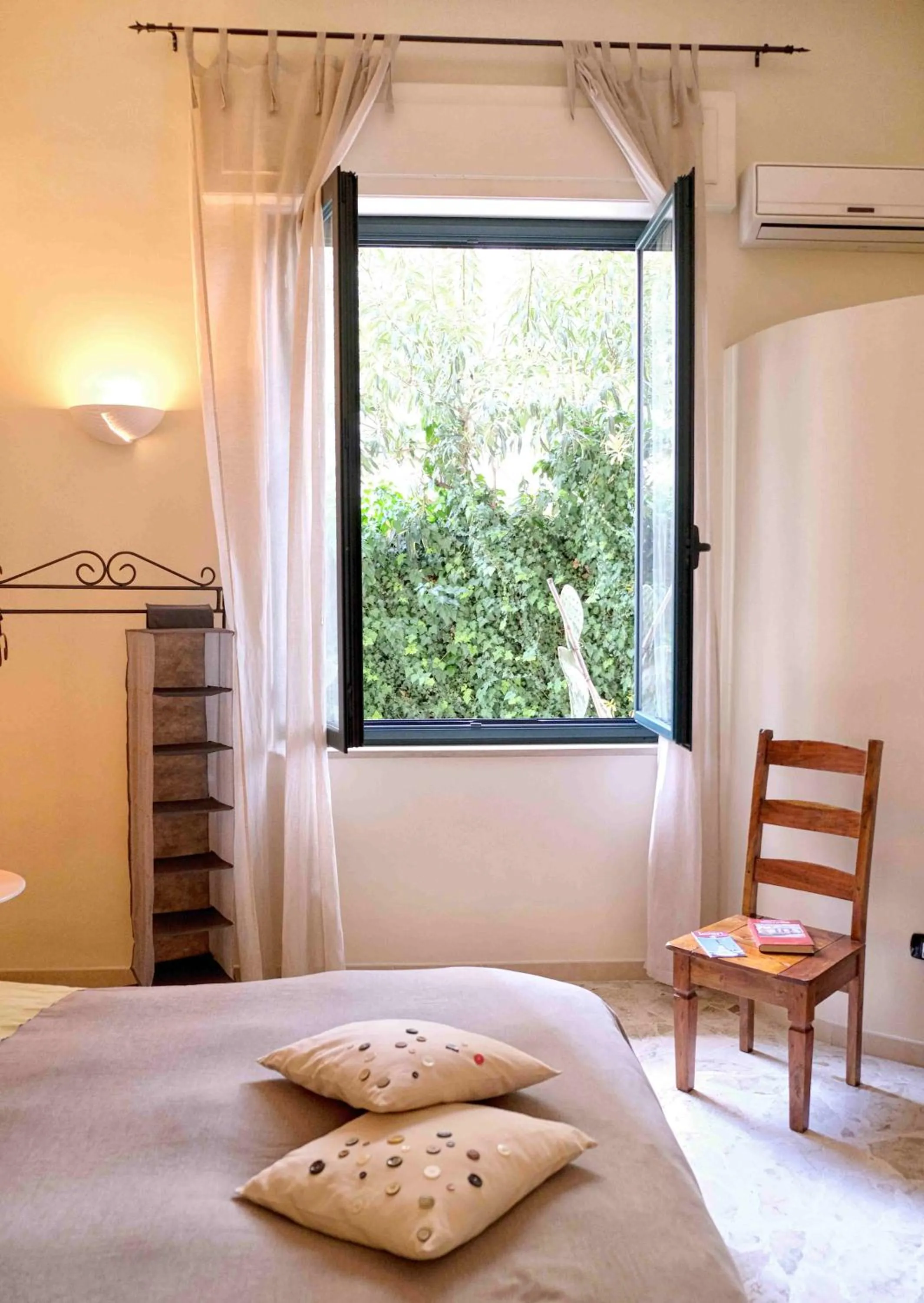 Bed in Kalinikta B&B