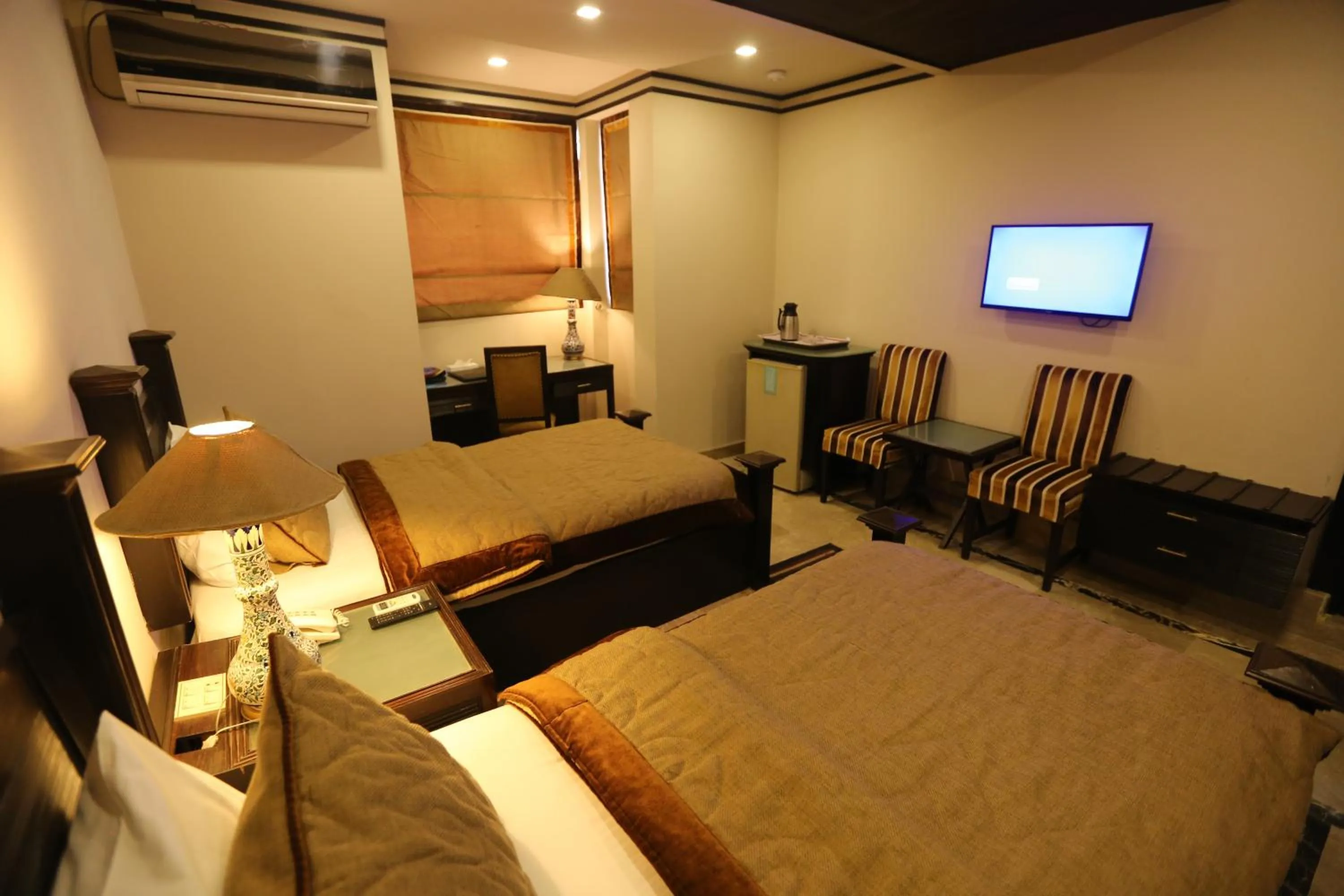 Bedroom, Bed in City Centre Suites