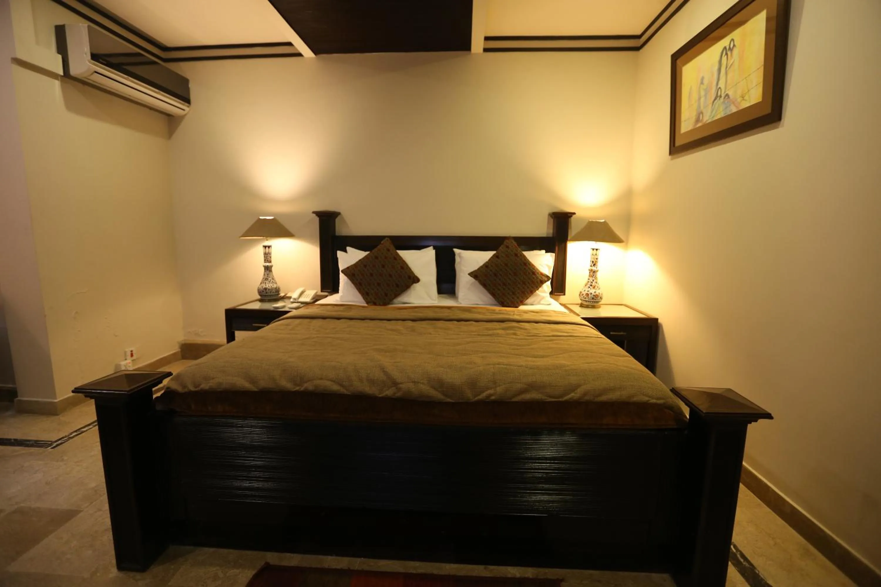 Bedroom, Bed in City Centre Suites