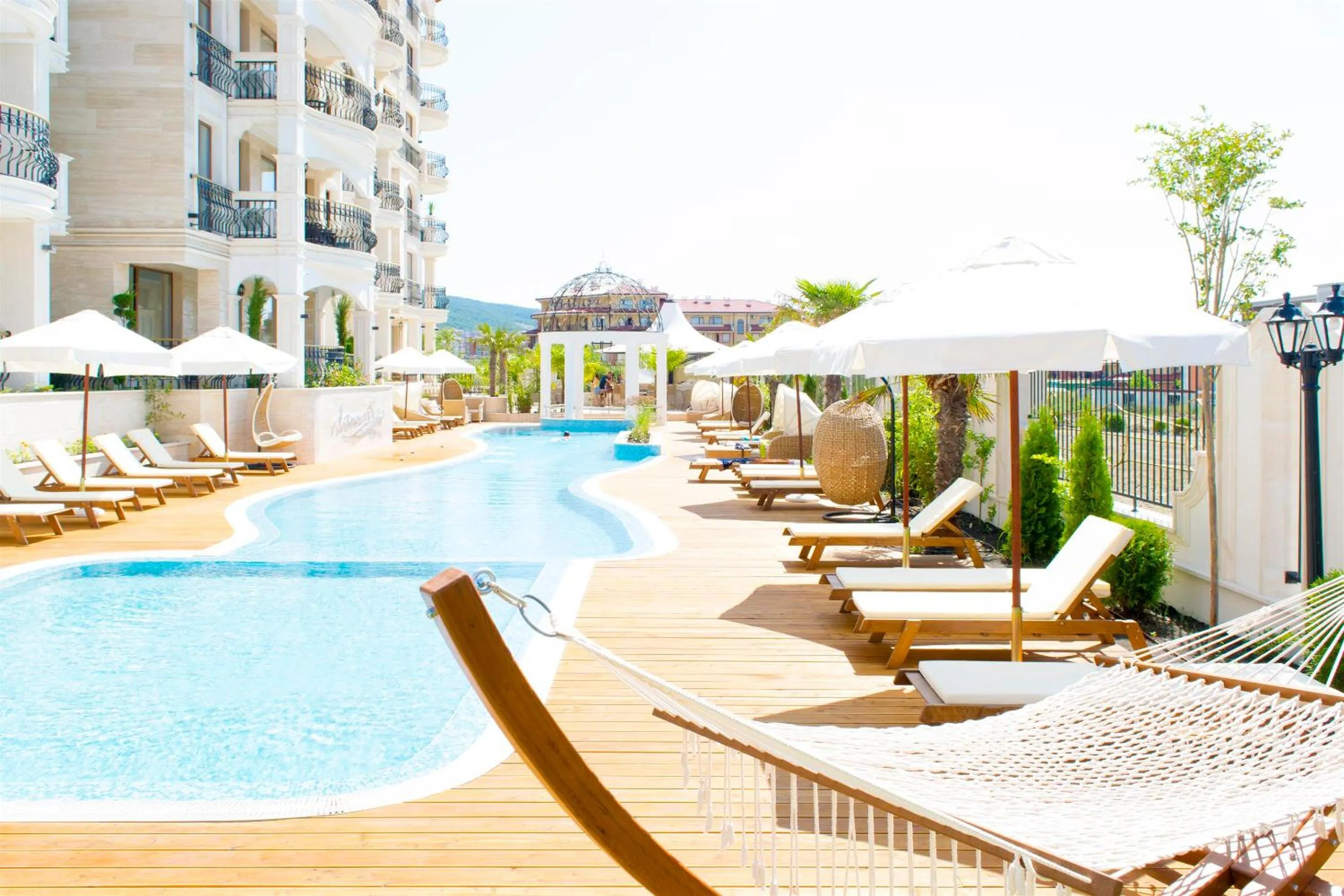 Area and facilities in Harmony Suites Saint Vlas