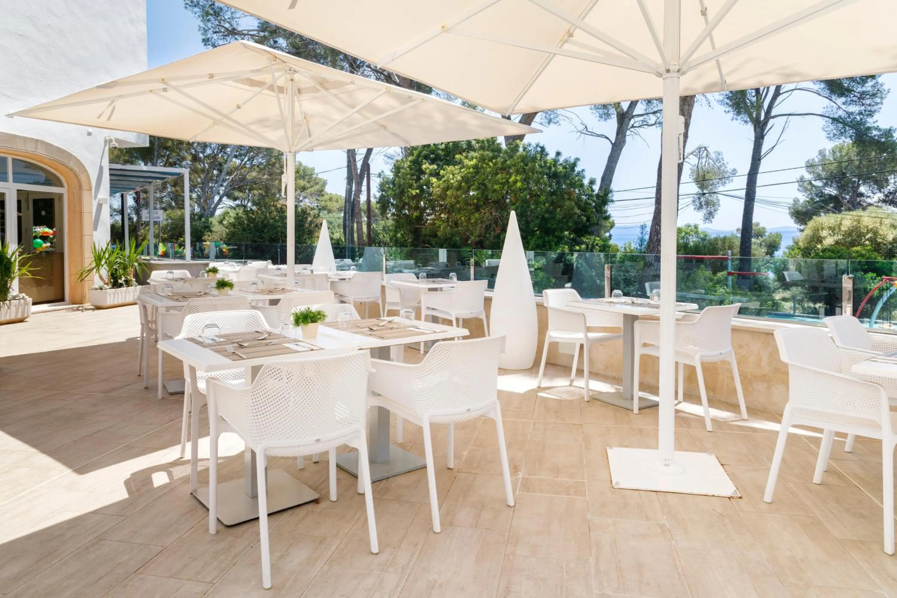 Restaurant/places to eat in Alcanada Golf Hotel