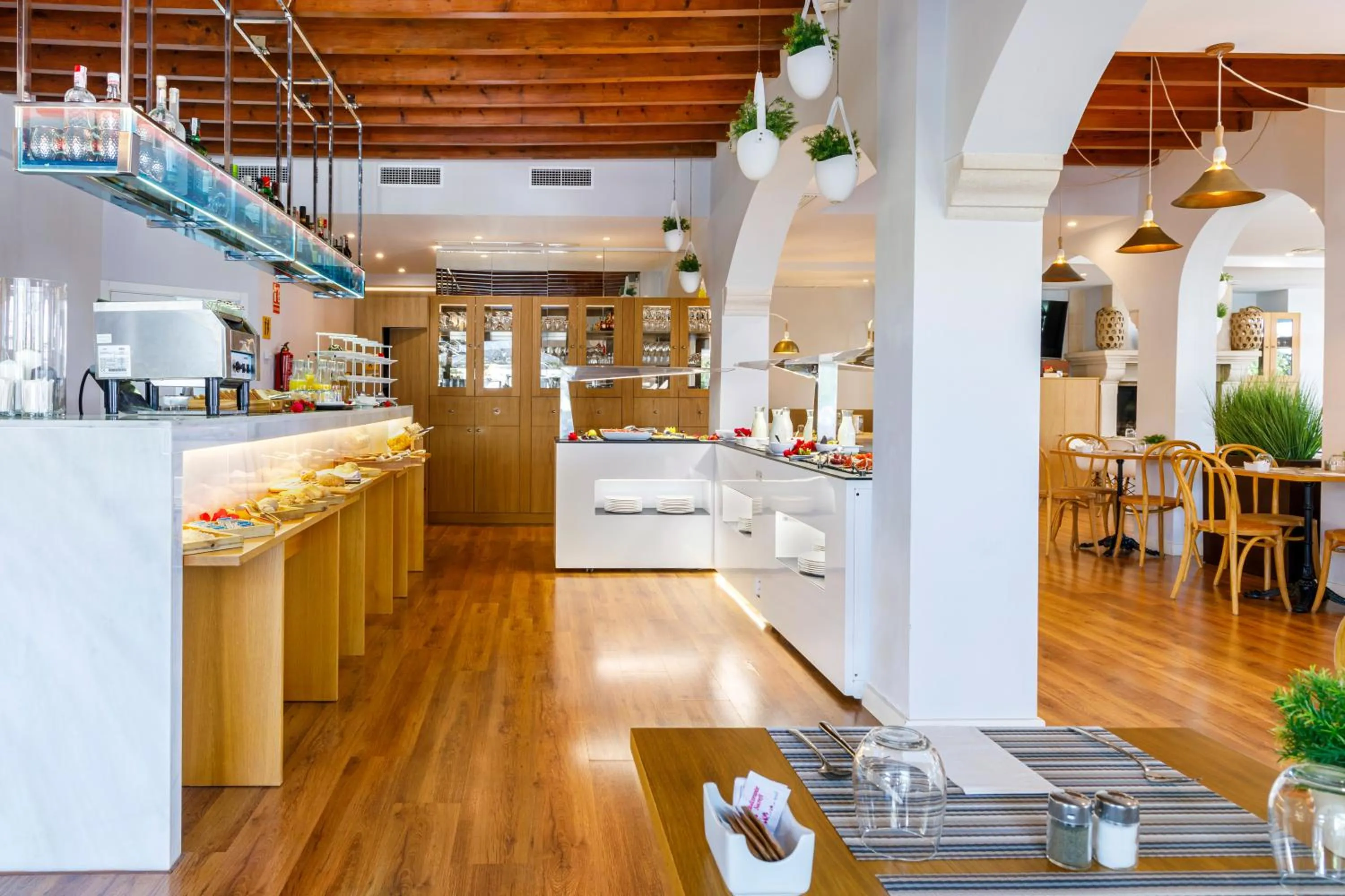 Restaurant/places to eat in Alcanada Golf Hotel