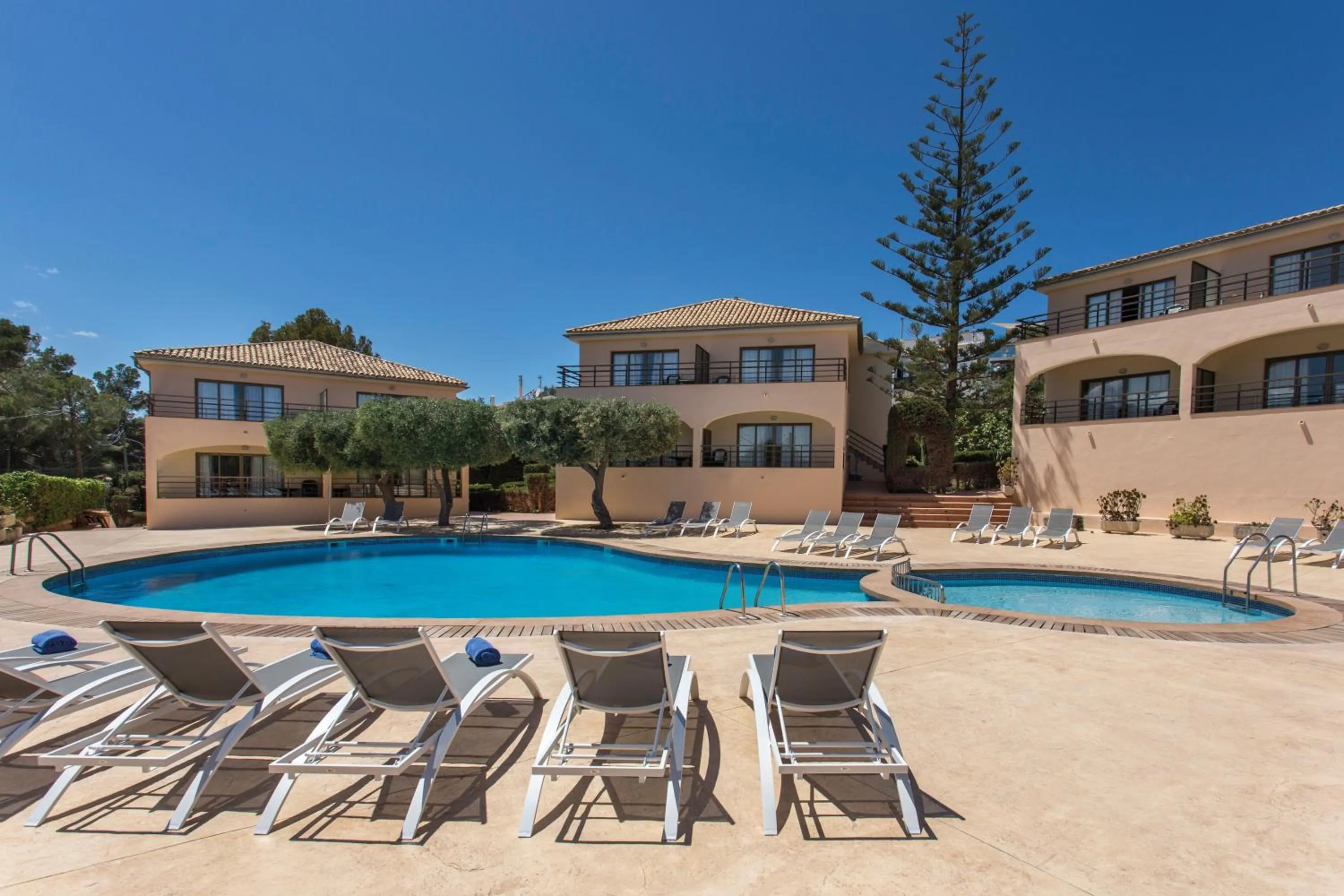 Swimming pool in Alcanada Golf Hotel