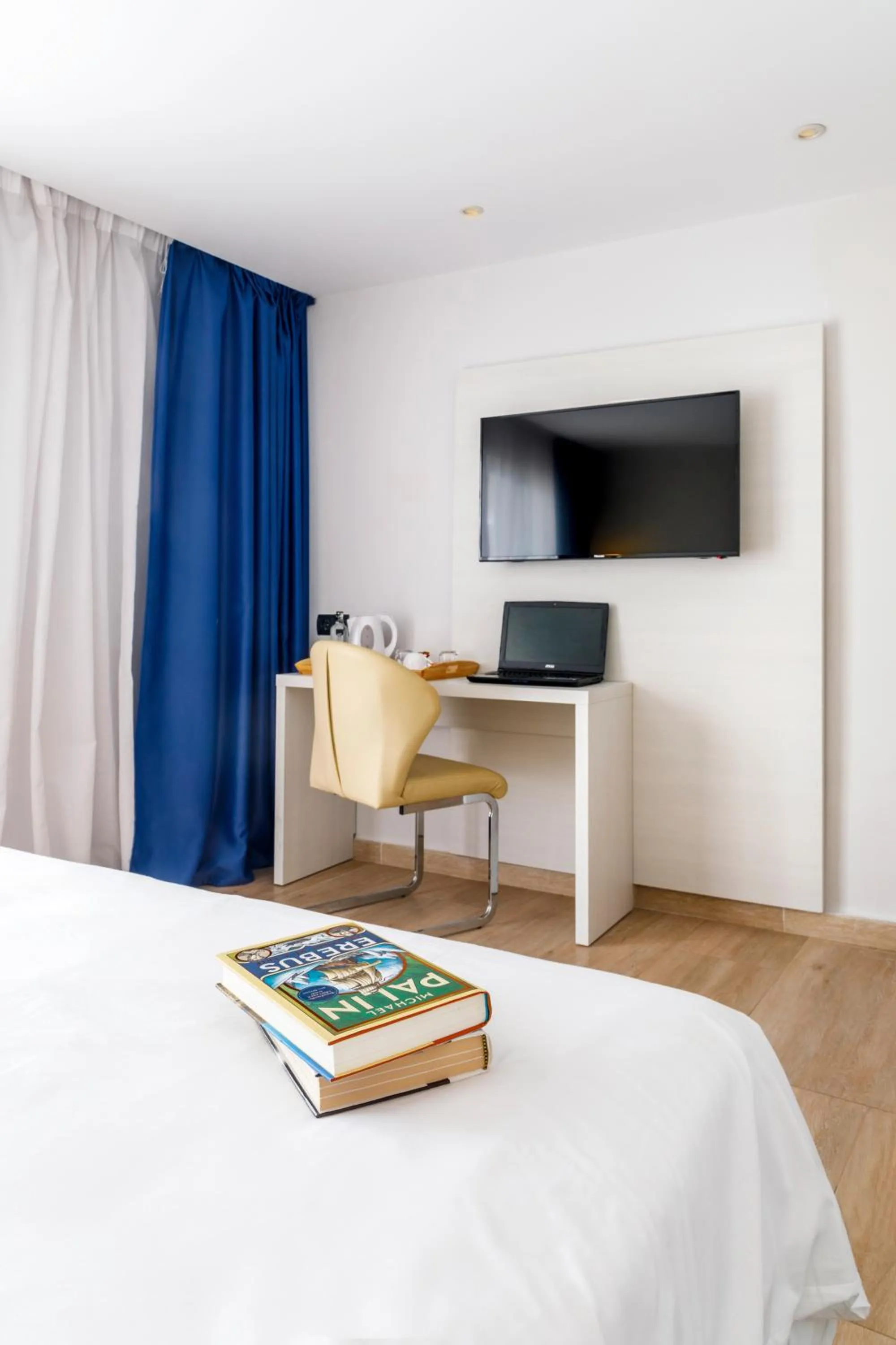 Bed in Alcanada Golf Hotel