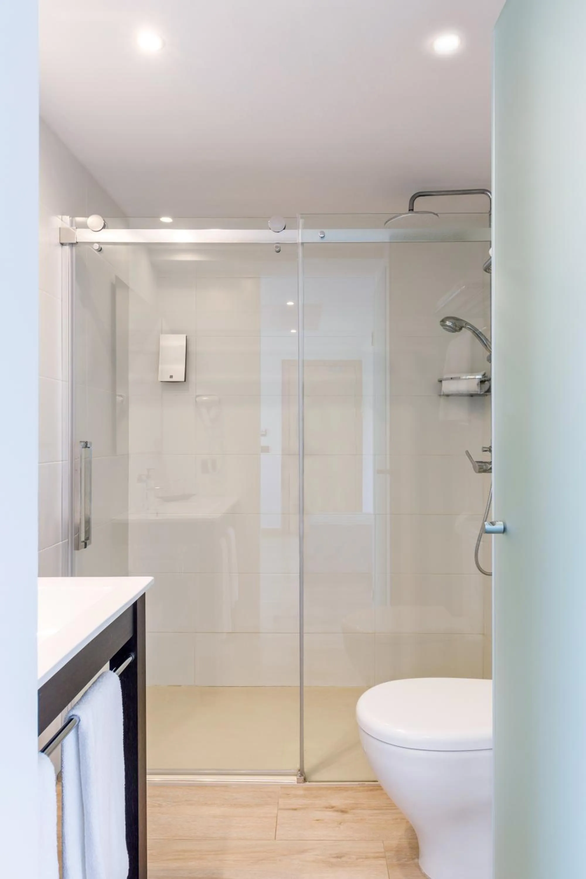 Shower in Alcanada Golf Hotel