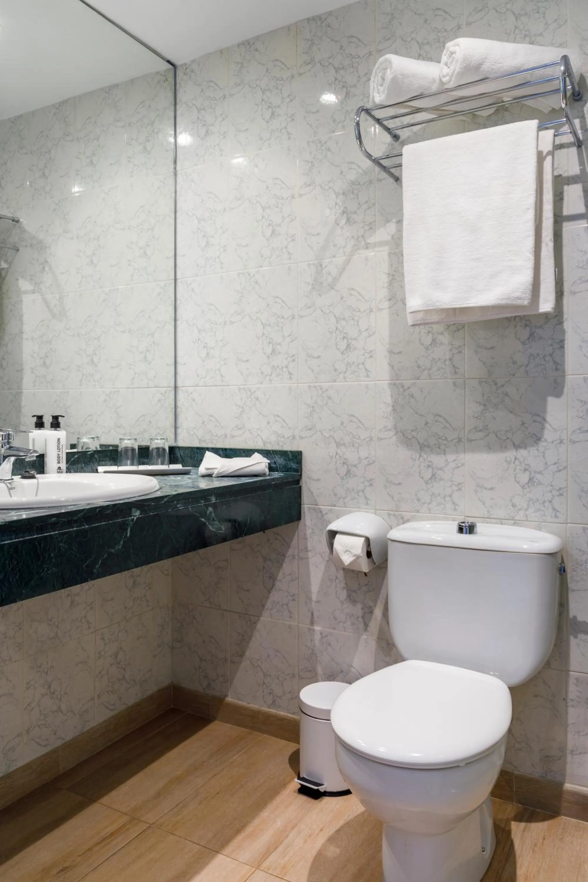 Shower in Alcanada Golf Hotel