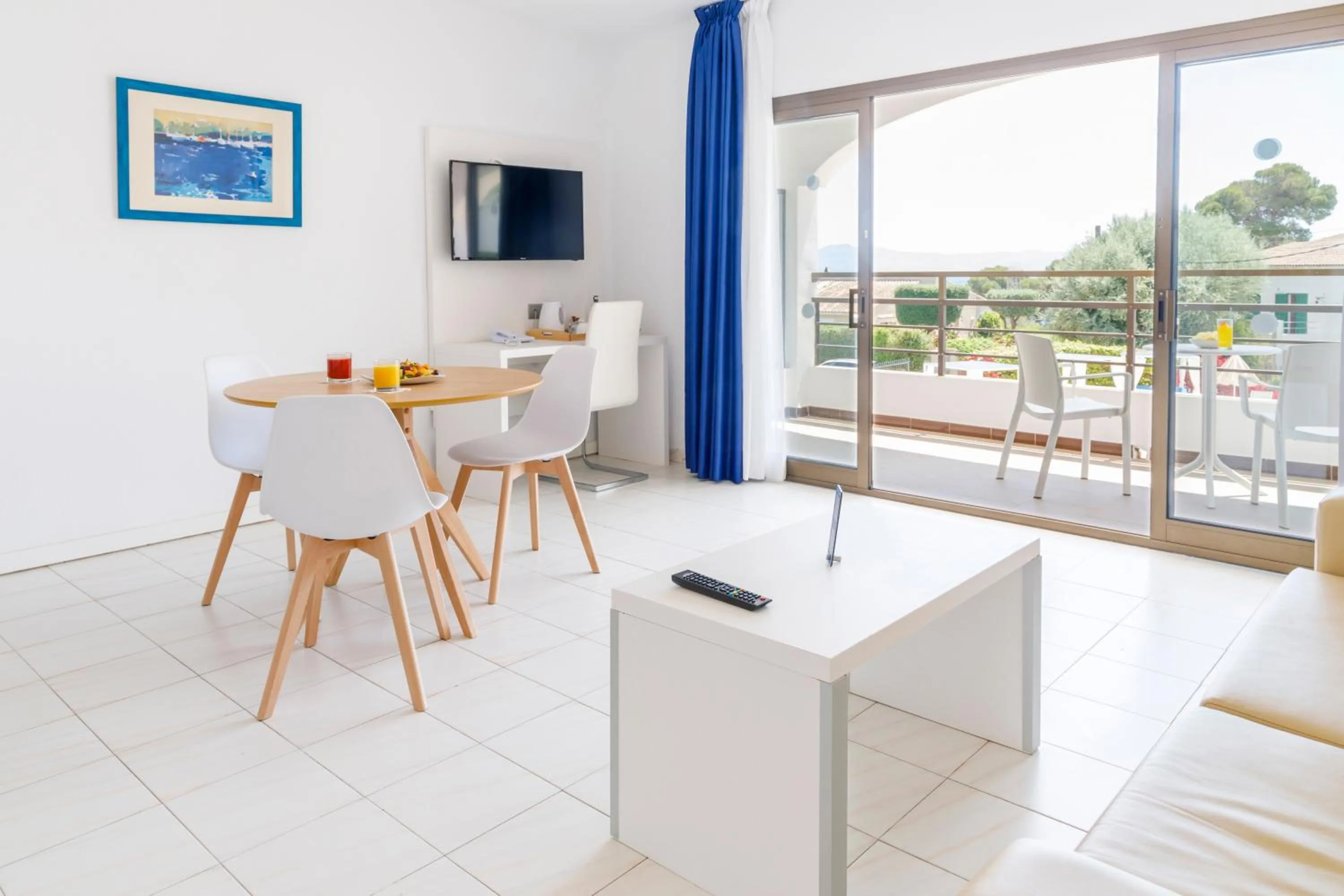 Coffee/tea facilities in Alcanada Golf Hotel