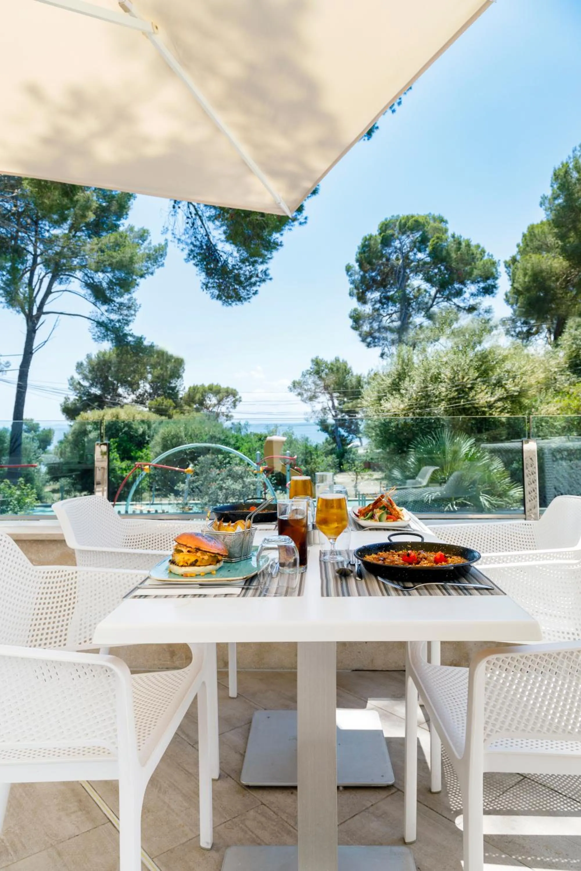 Restaurant/places to eat in Alcanada Golf Hotel