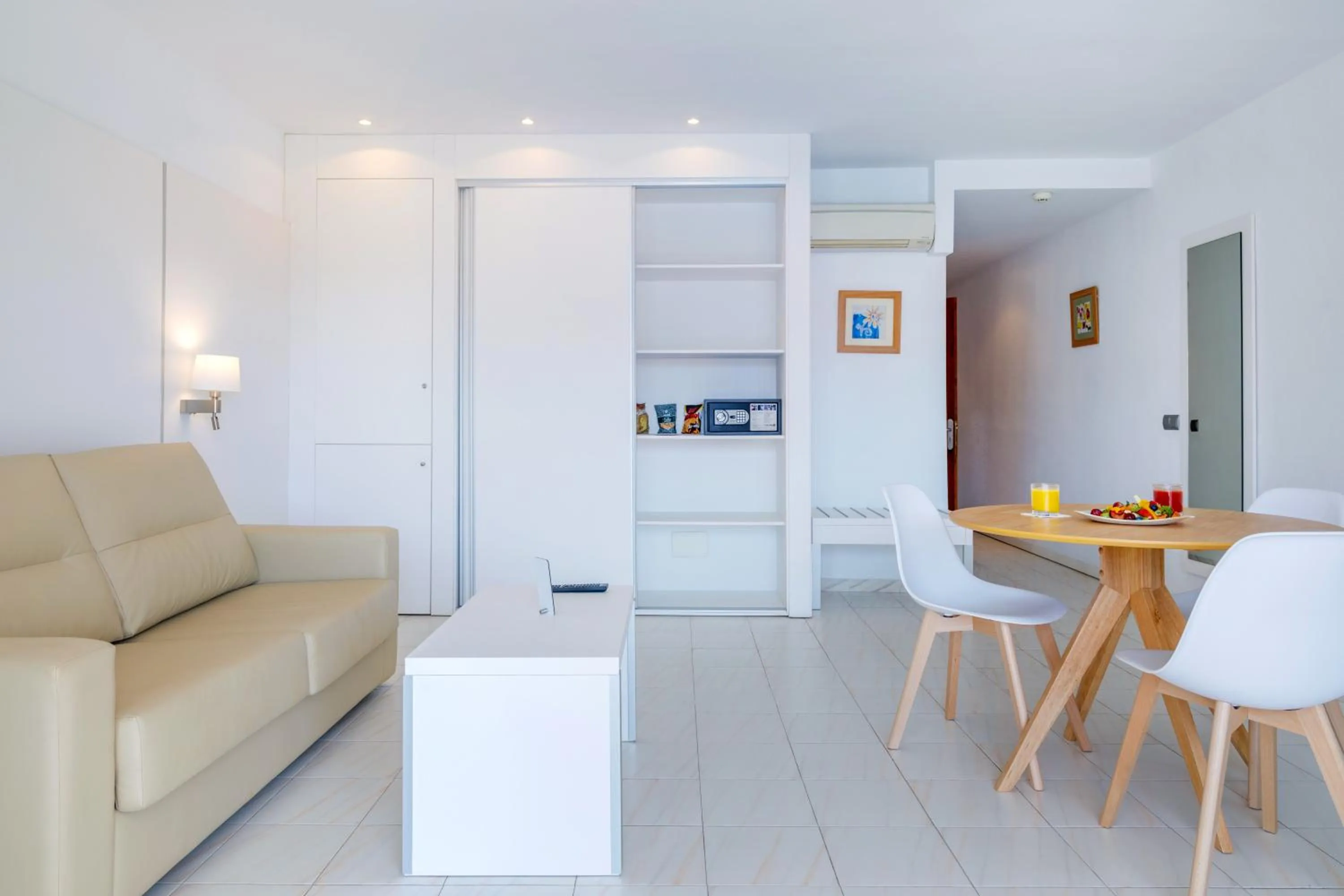 Living room in Alcanada Golf Hotel