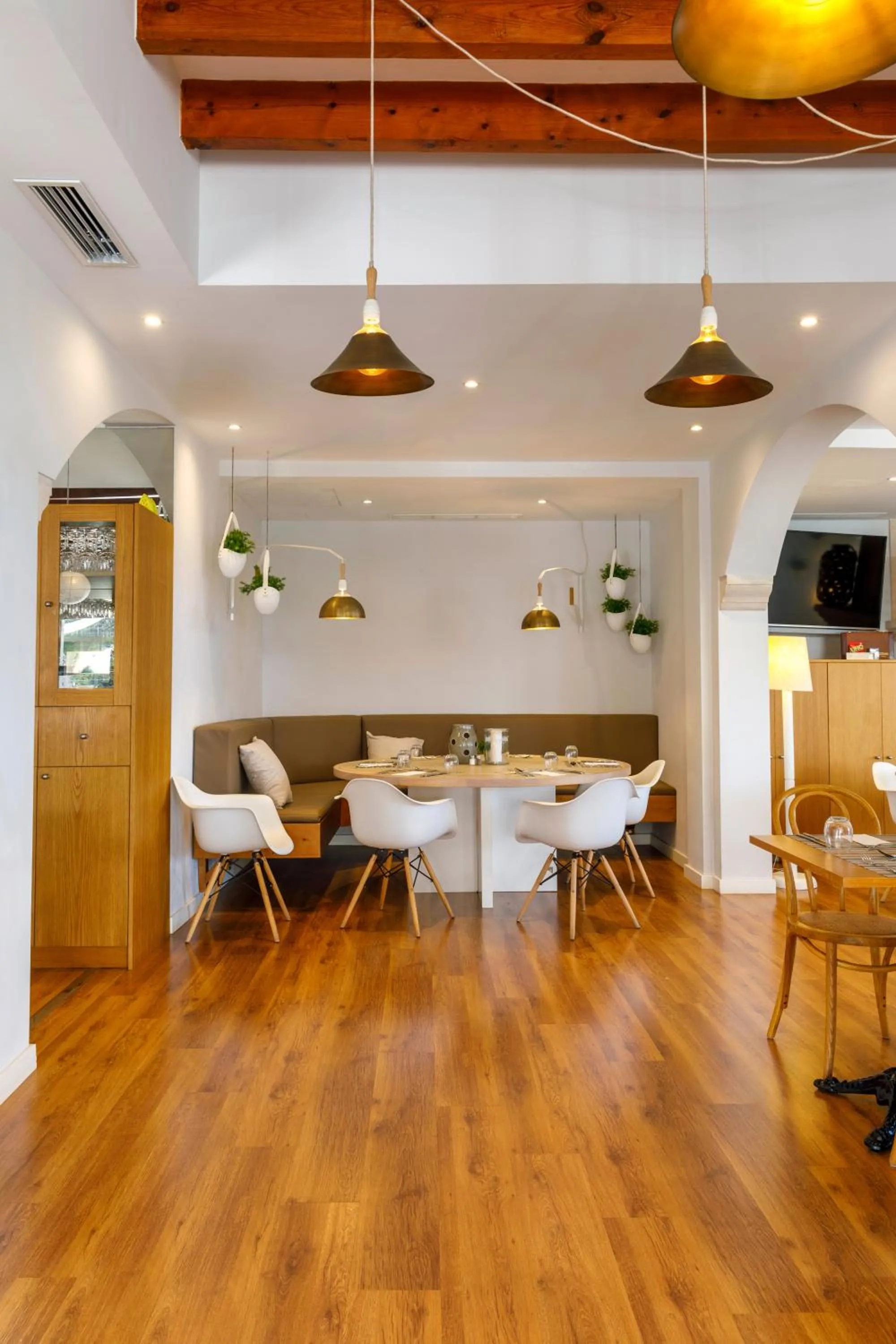 Restaurant/places to eat in Alcanada Golf Hotel