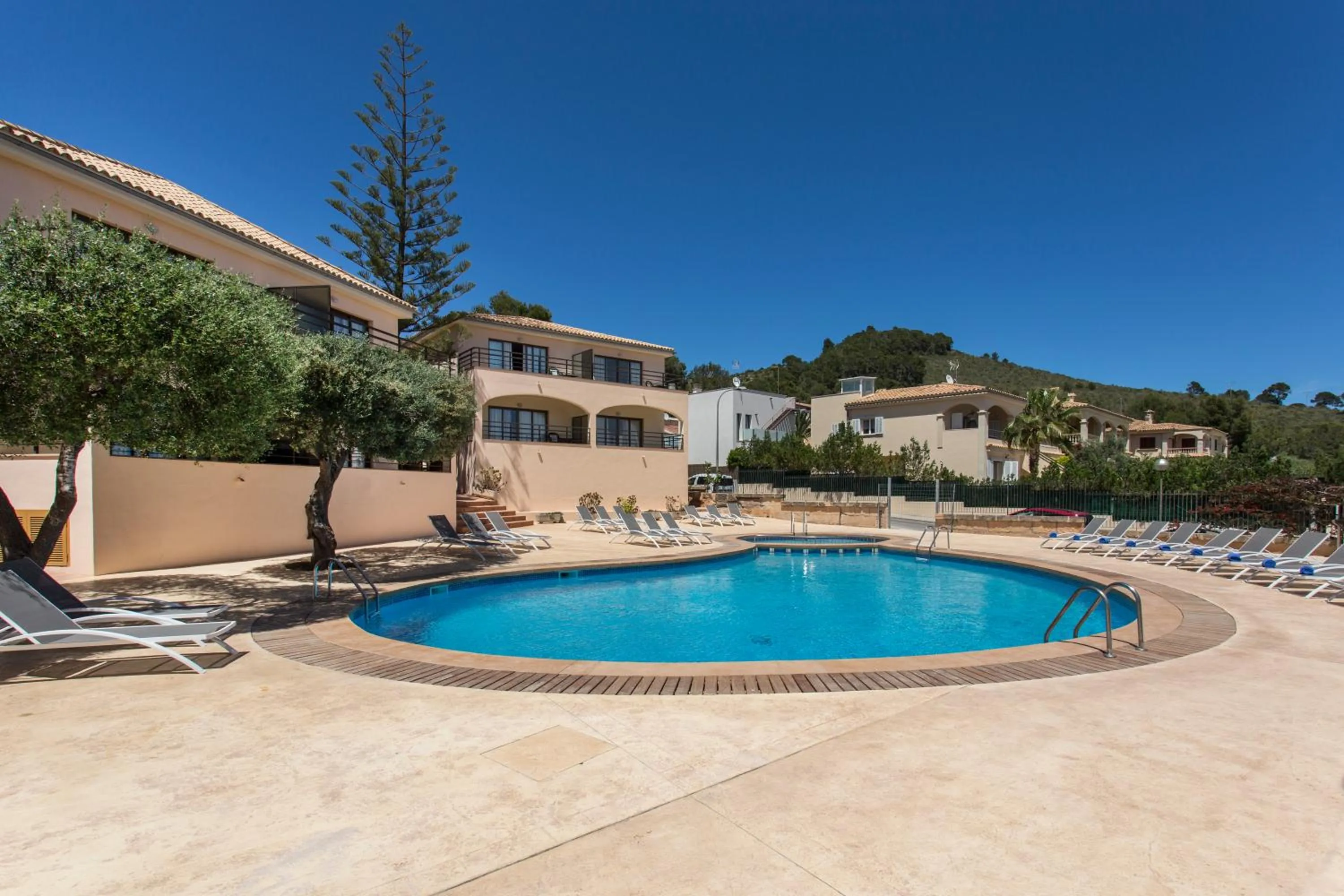 Swimming pool in Alcanada Golf Hotel