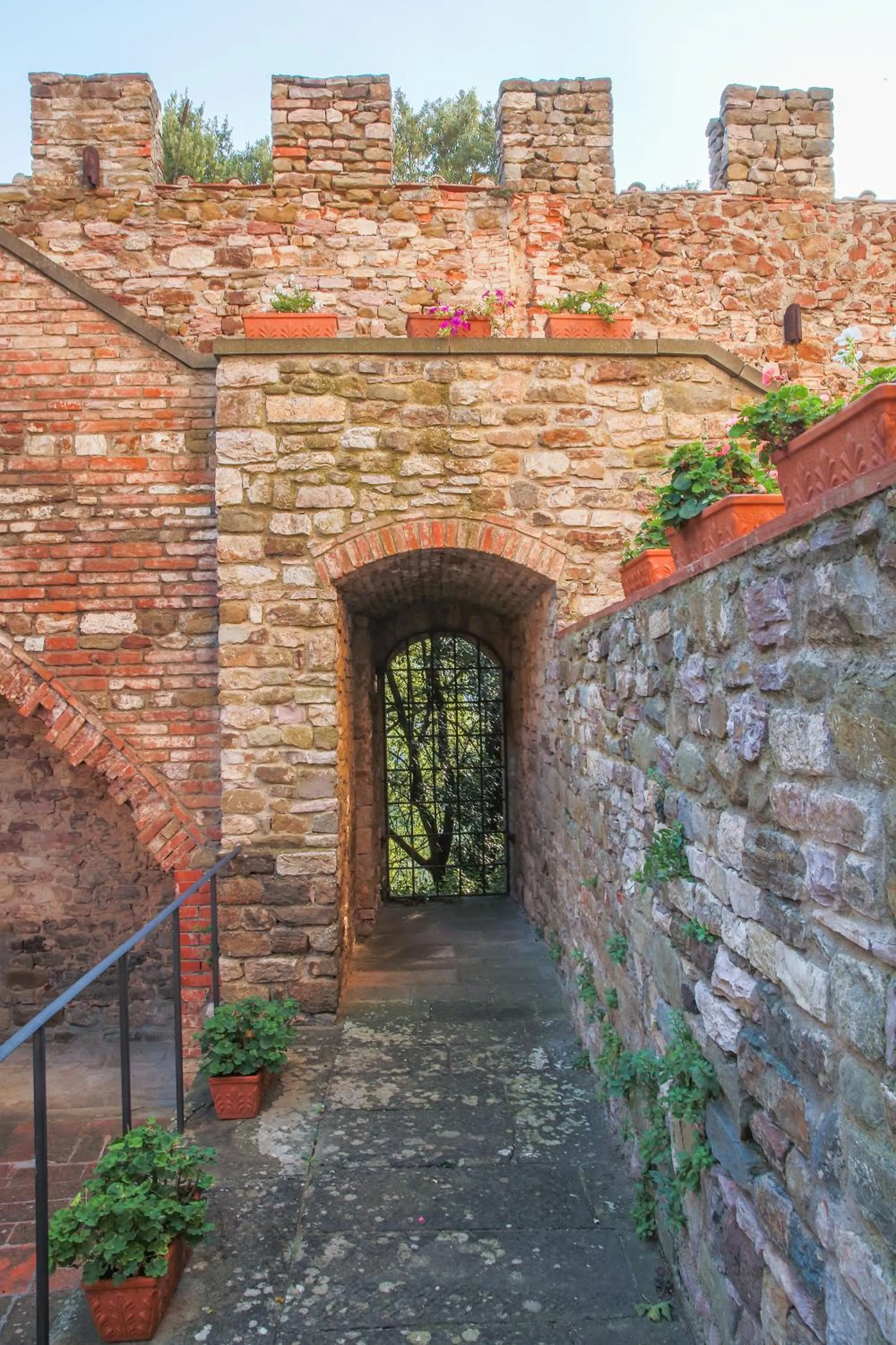 Property building in Castello di Mugnana