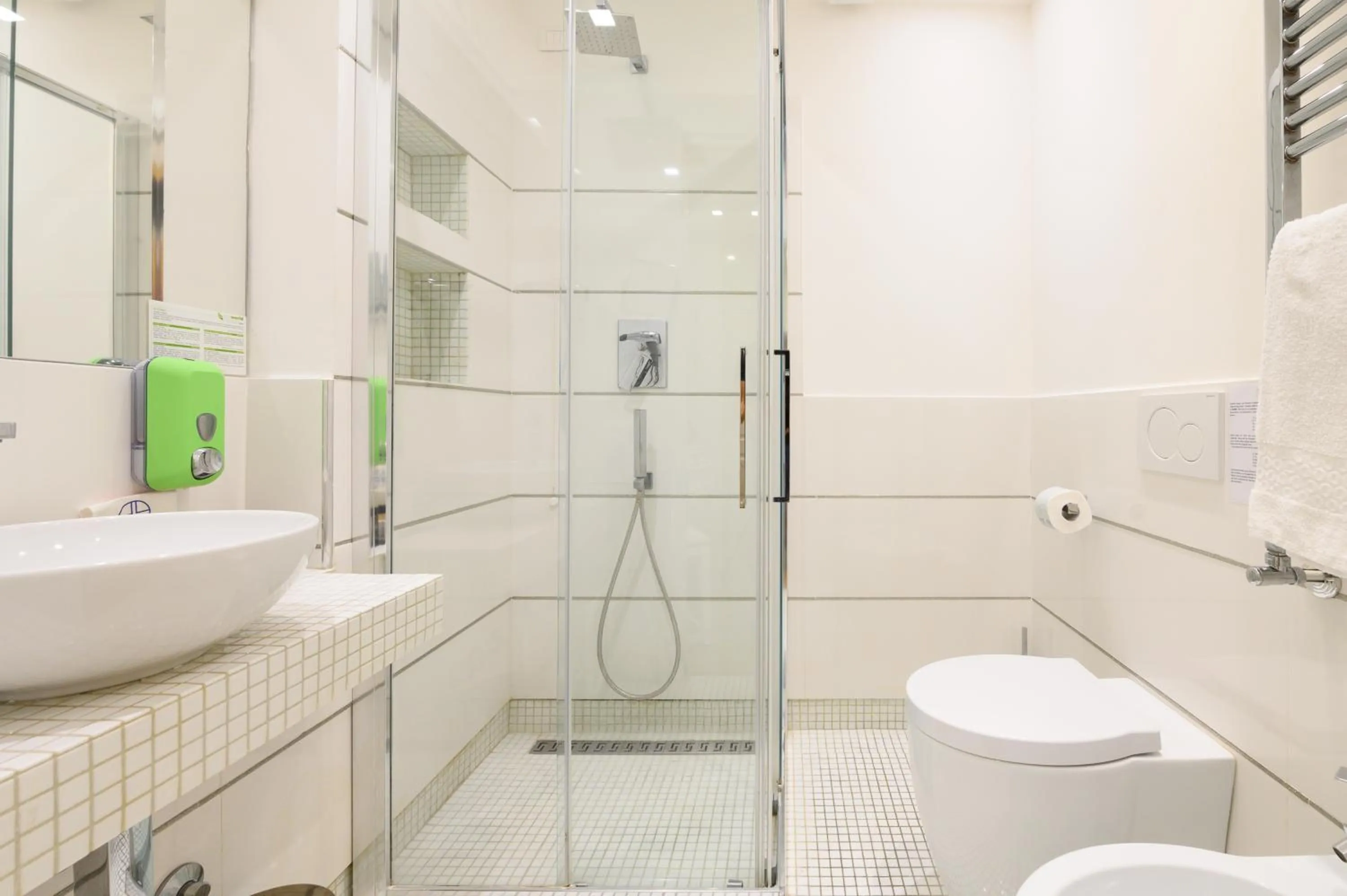 Shower in Domus Spagna Frattina