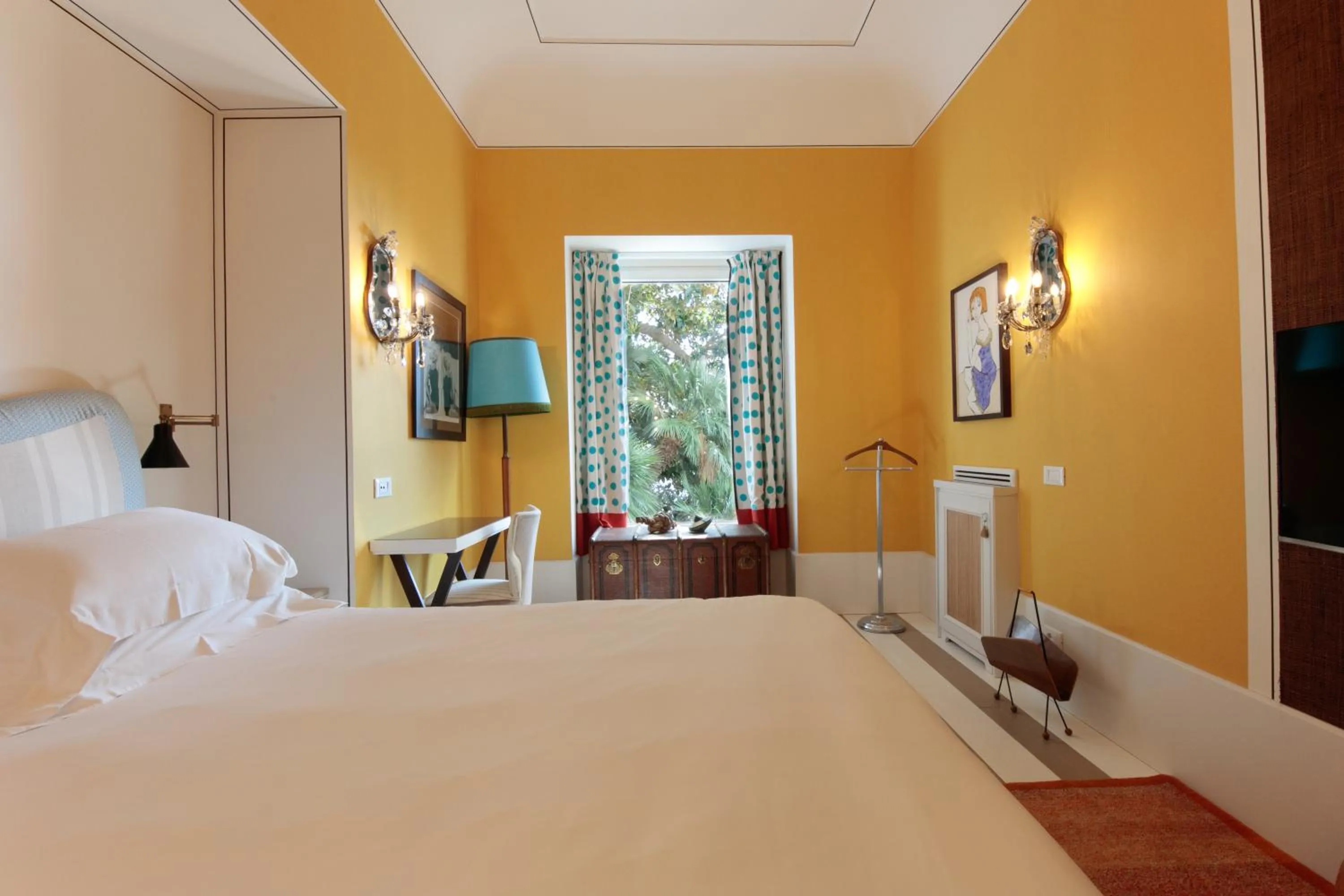 View (from property/room), Bed in Capri Tiberio Palace - The Leading Hotels of the World
