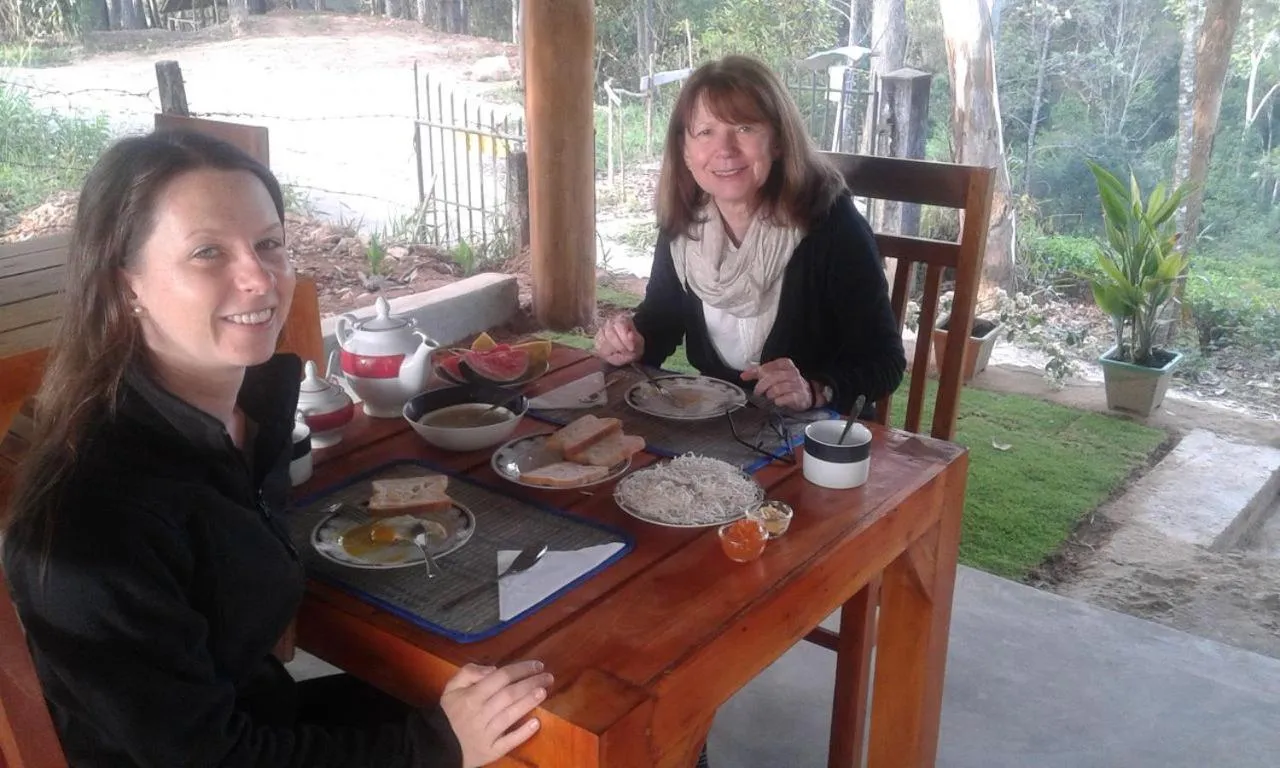 Food and drinks in White Guest