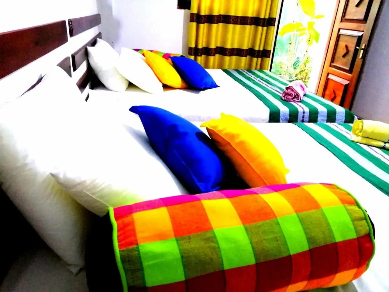 Photo of the whole room in White Guest