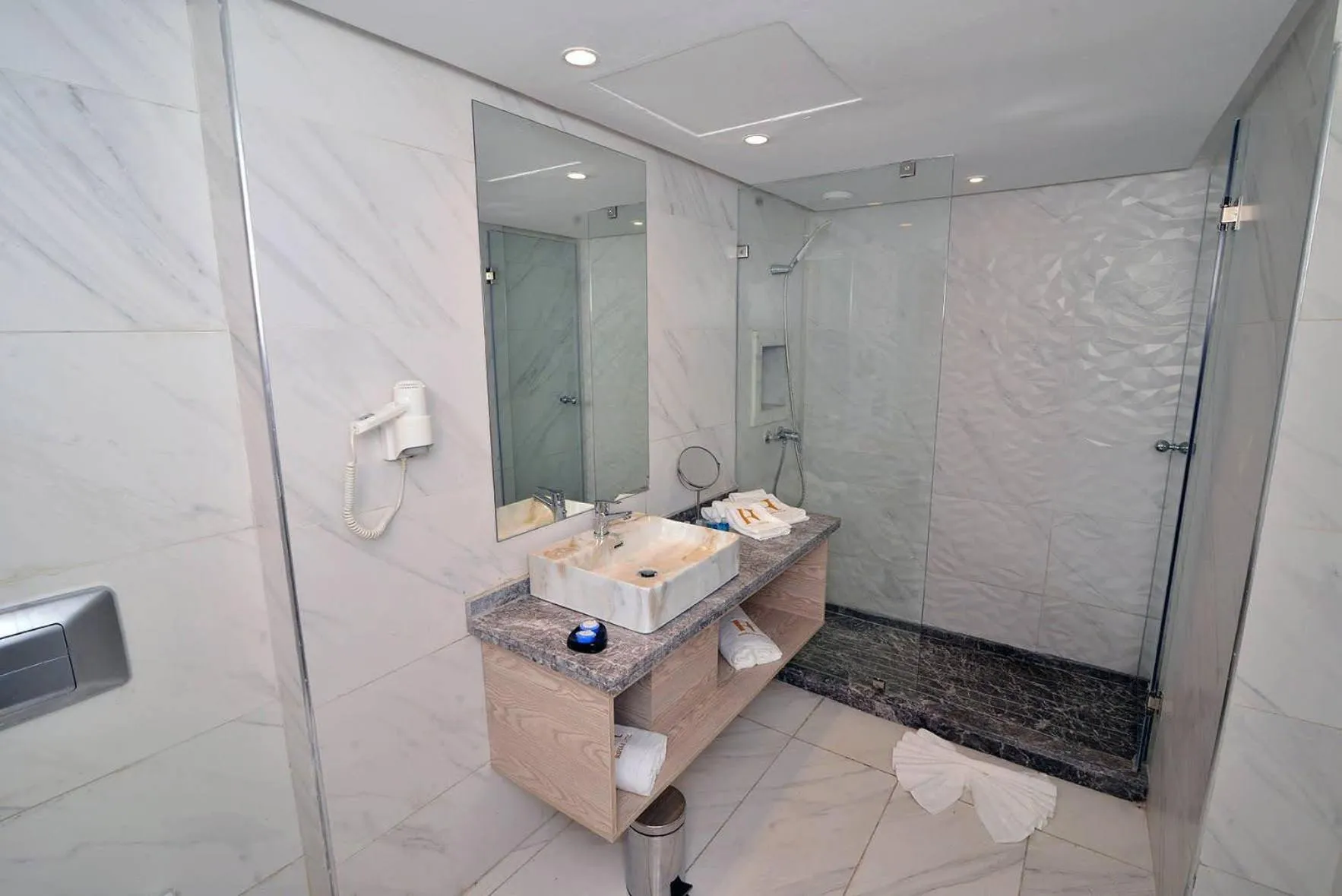 Bathroom in Rihab Hotel