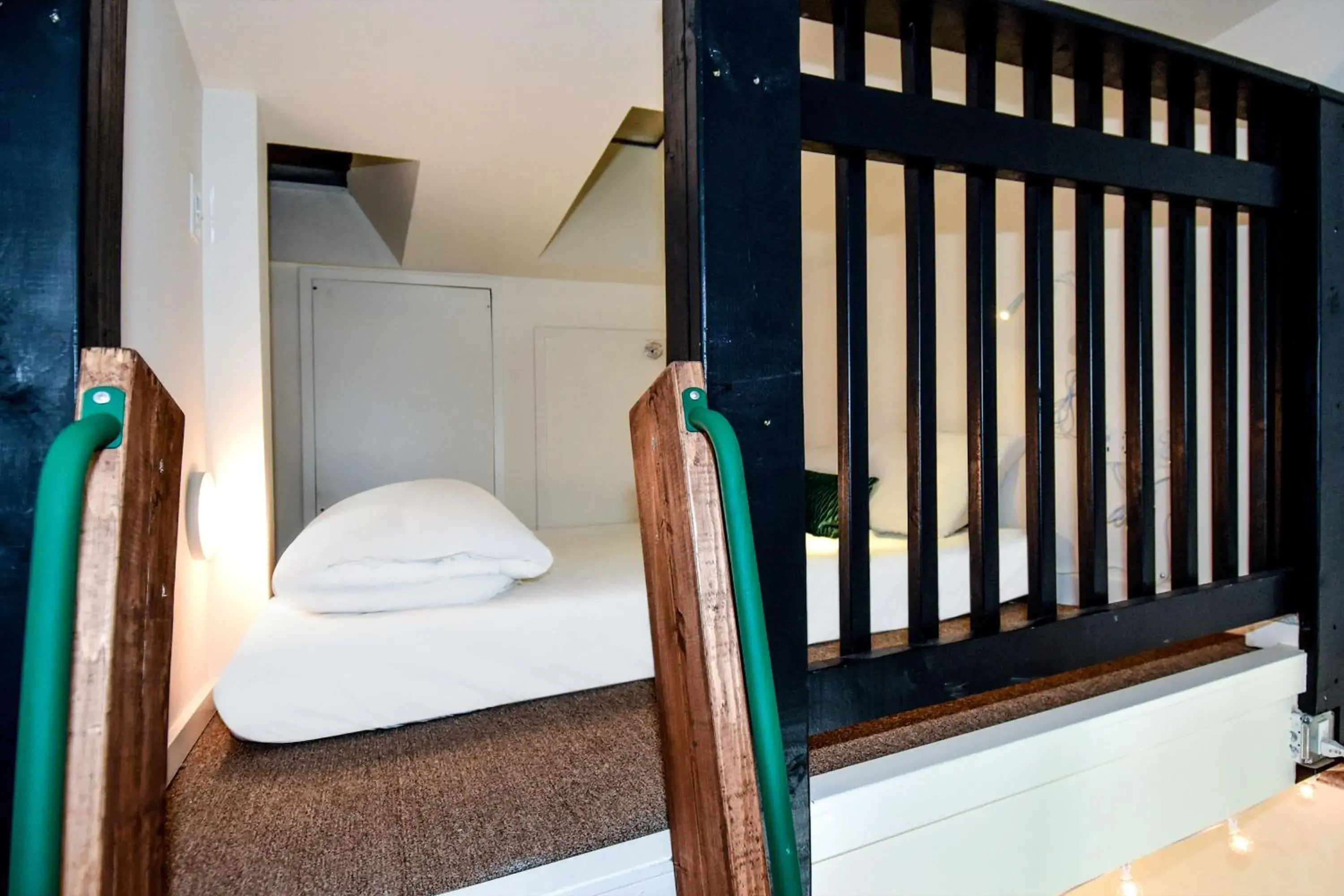 Two-Level Queen Room Top Floor (Ladder Required) in HighRoad Washington DC Two-Level Queen Room Top Floor (Ladder Required) in HighRoad Washington DC