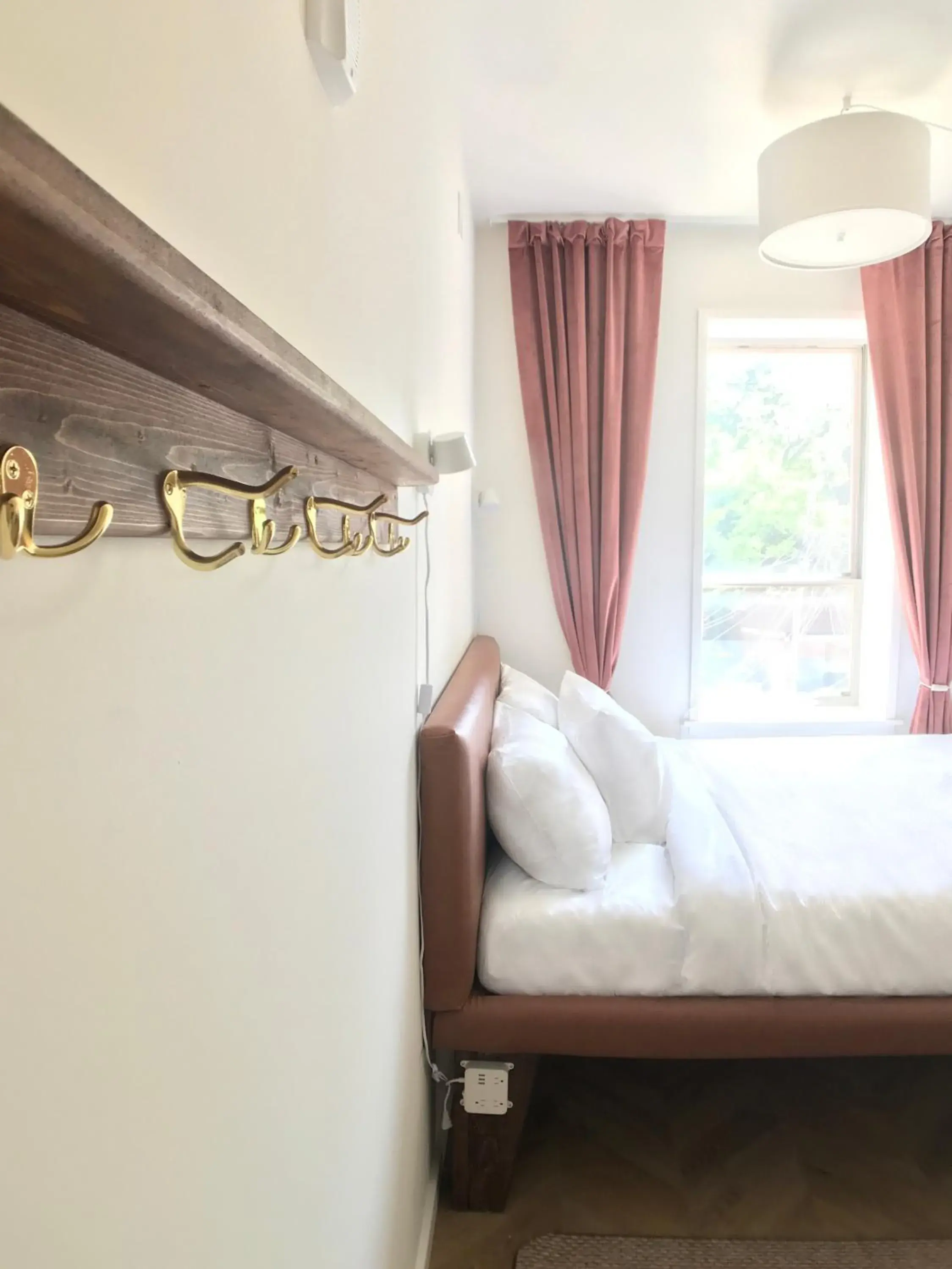 Cozy Queen Room in HighRoad Washington DC Cozy Queen Room in HighRoad Washington DC