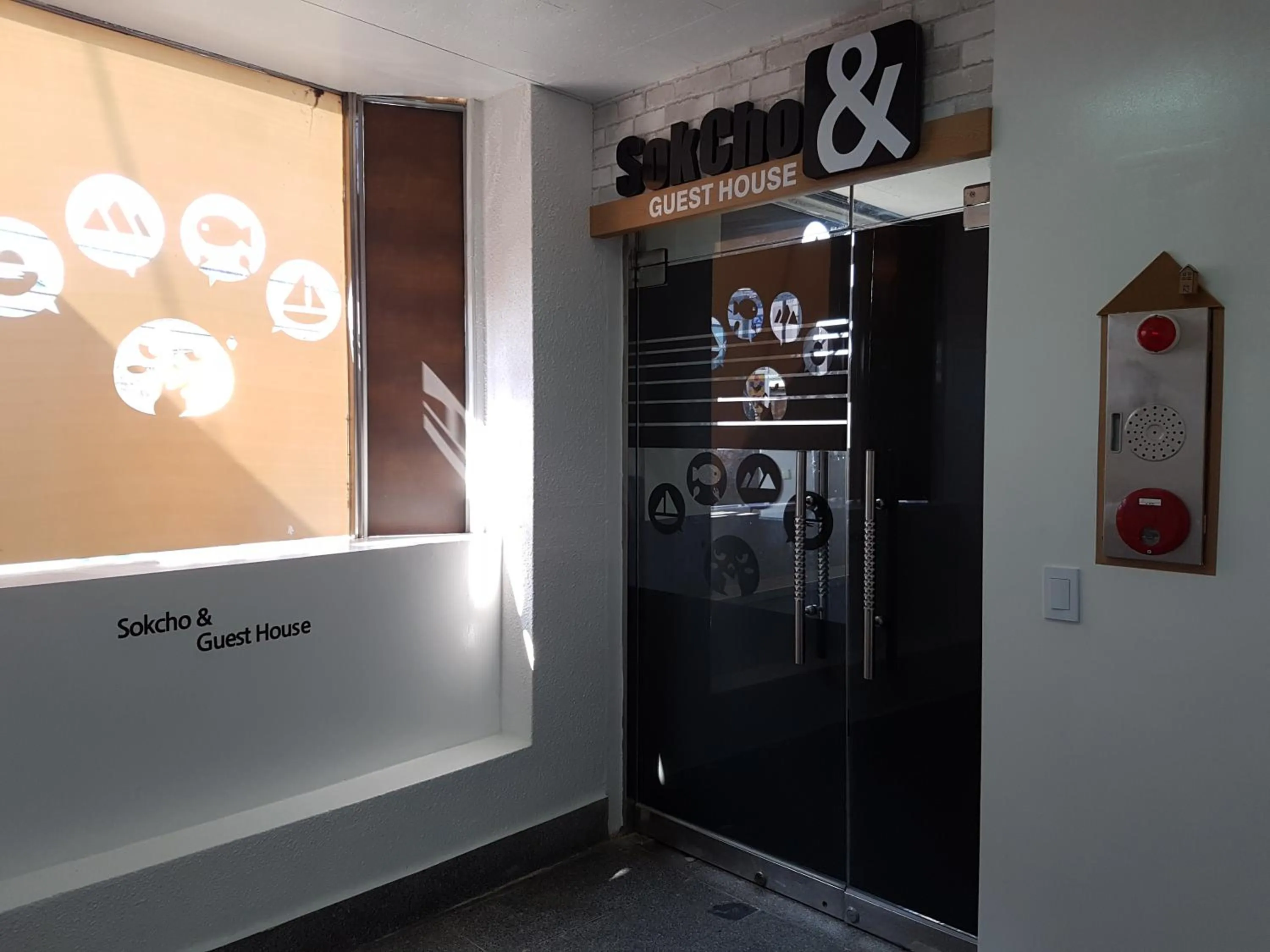 Facade/entrance in Sokcho & Guesthouse