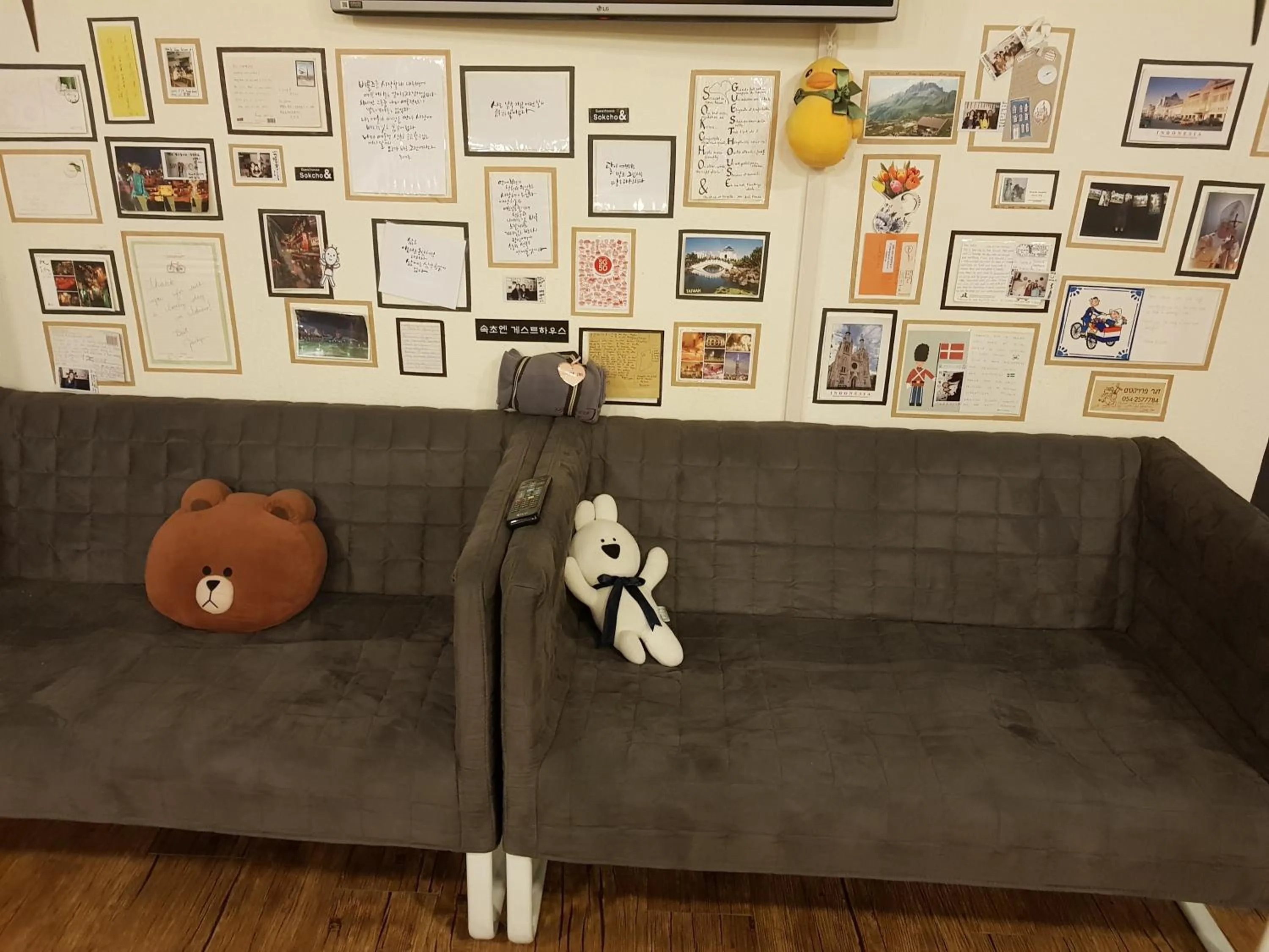 Communal lounge/ TV room in Sokcho & Guesthouse