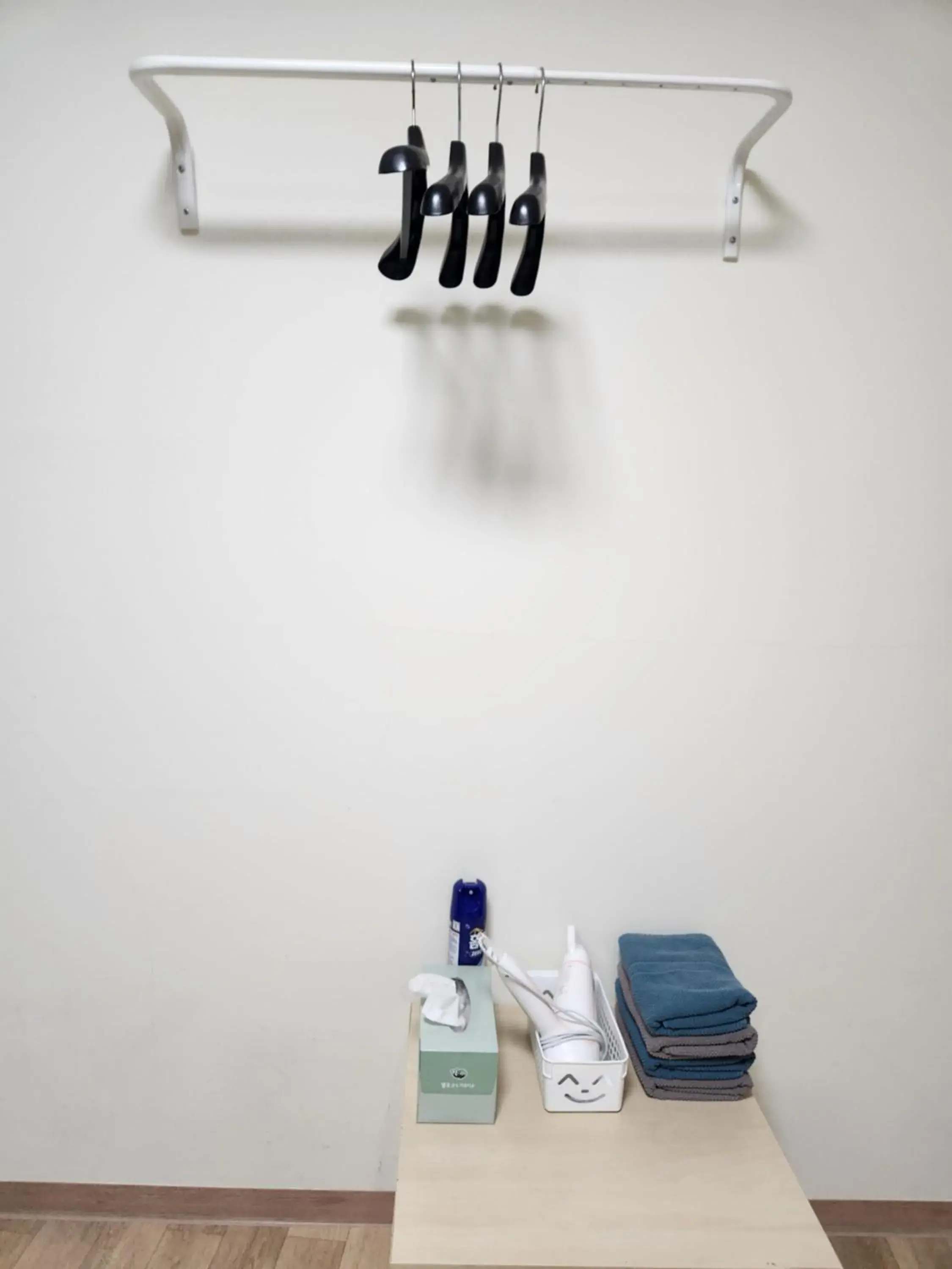 Twin Room with Private Bathroom in Sokcho & Guesthouse Twin Room with Private Bathroom in Sokcho & Guesthouse