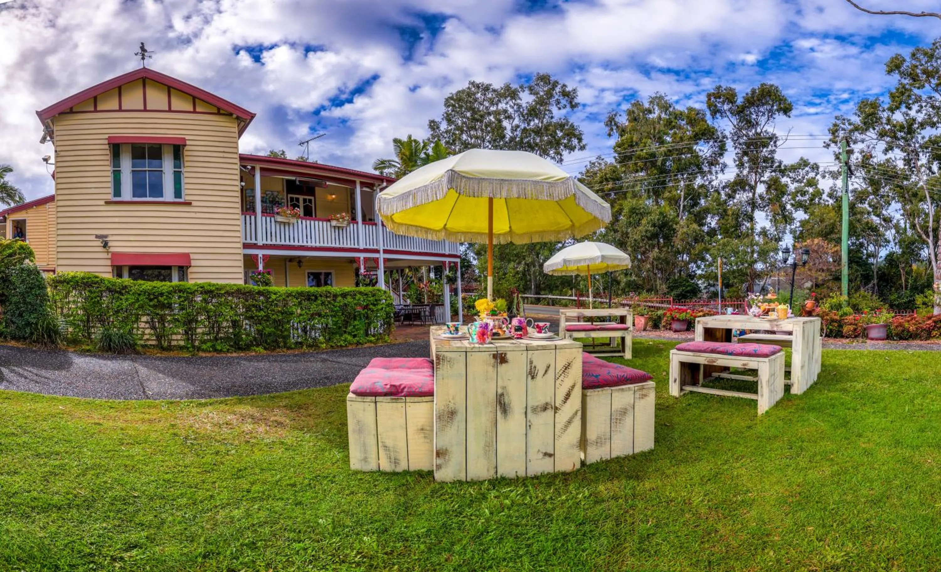 Restaurant/places to eat in The Village B&B