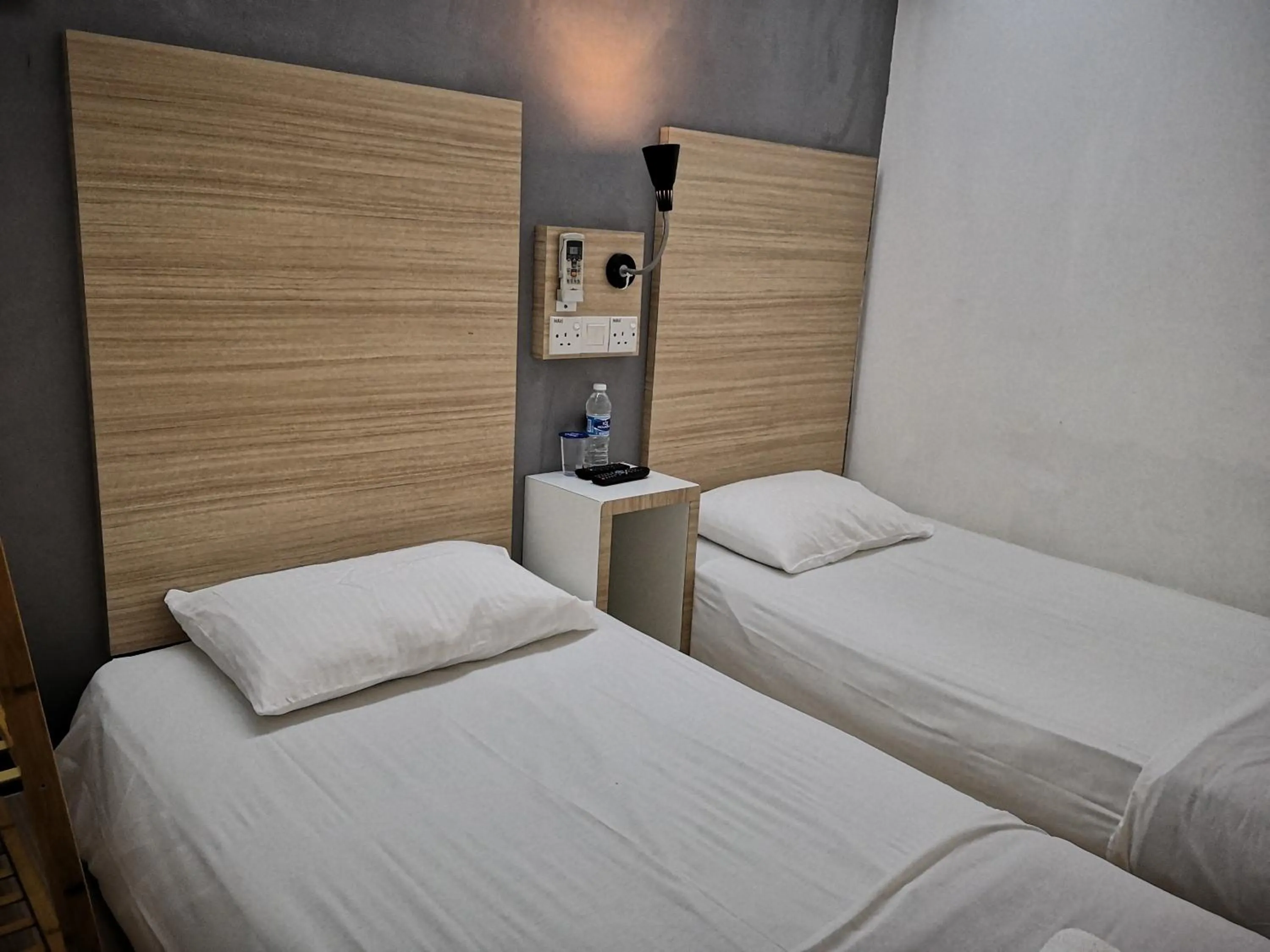 Bed in Dragon Door Hotel