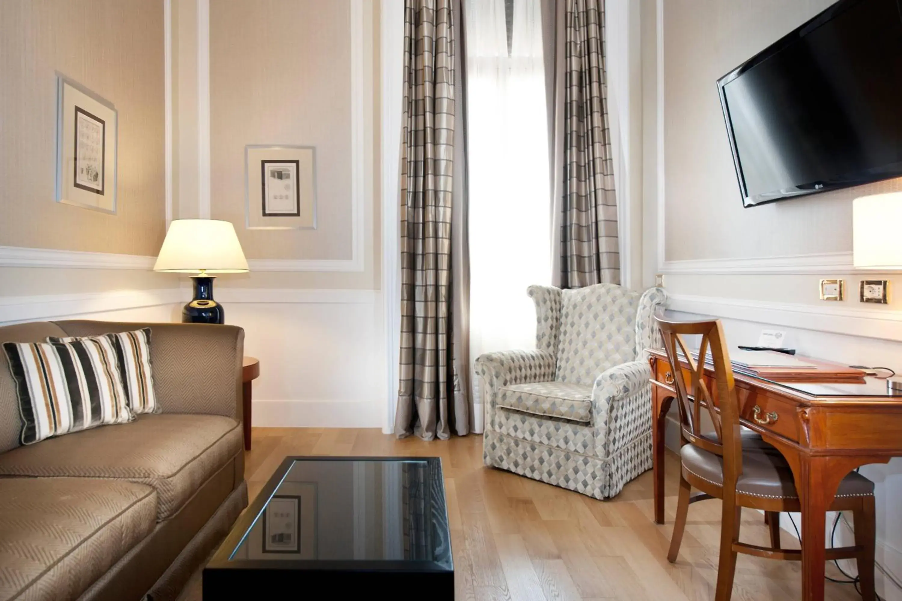 1 Bedroom Suite, 1 King and Sofa Bed in Rome Marriott Grand Hotel Flora 1 Bedroom Suite, 1 King and Sofa Bed in Rome Marriott Grand Hotel Flora