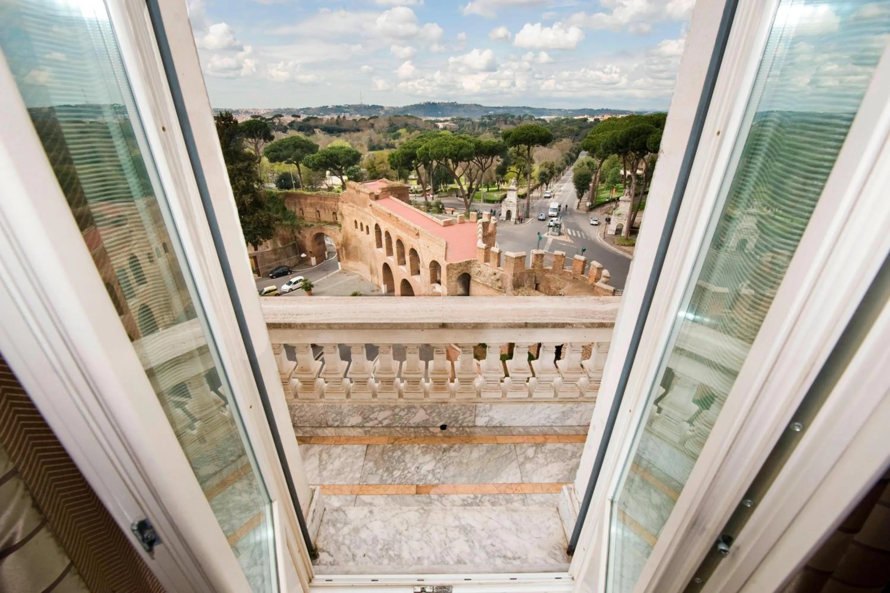 Photo of the whole room in Rome Marriott Grand Hotel Flora