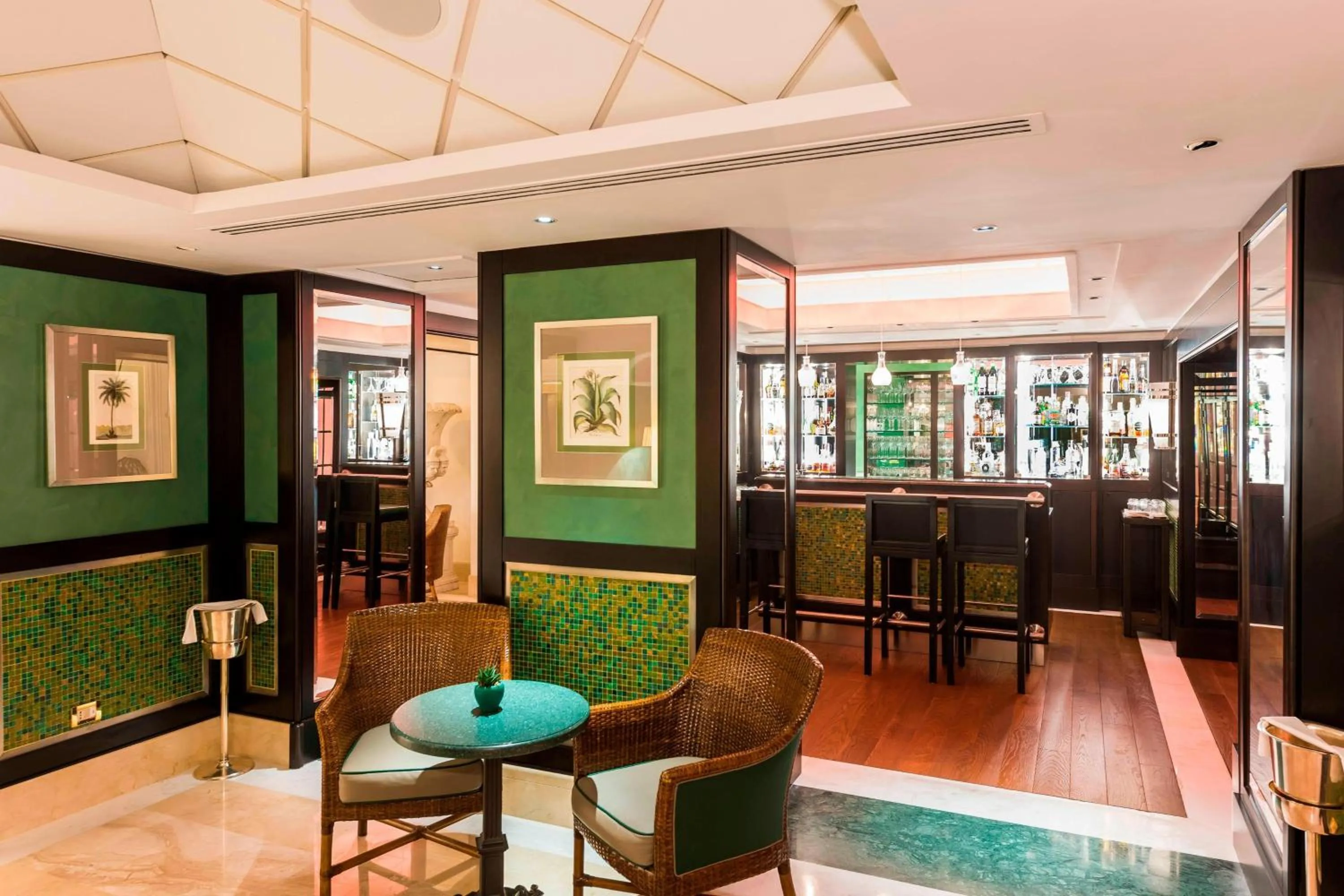 Lounge or bar in Rome Marriott Grand Hotel Flora