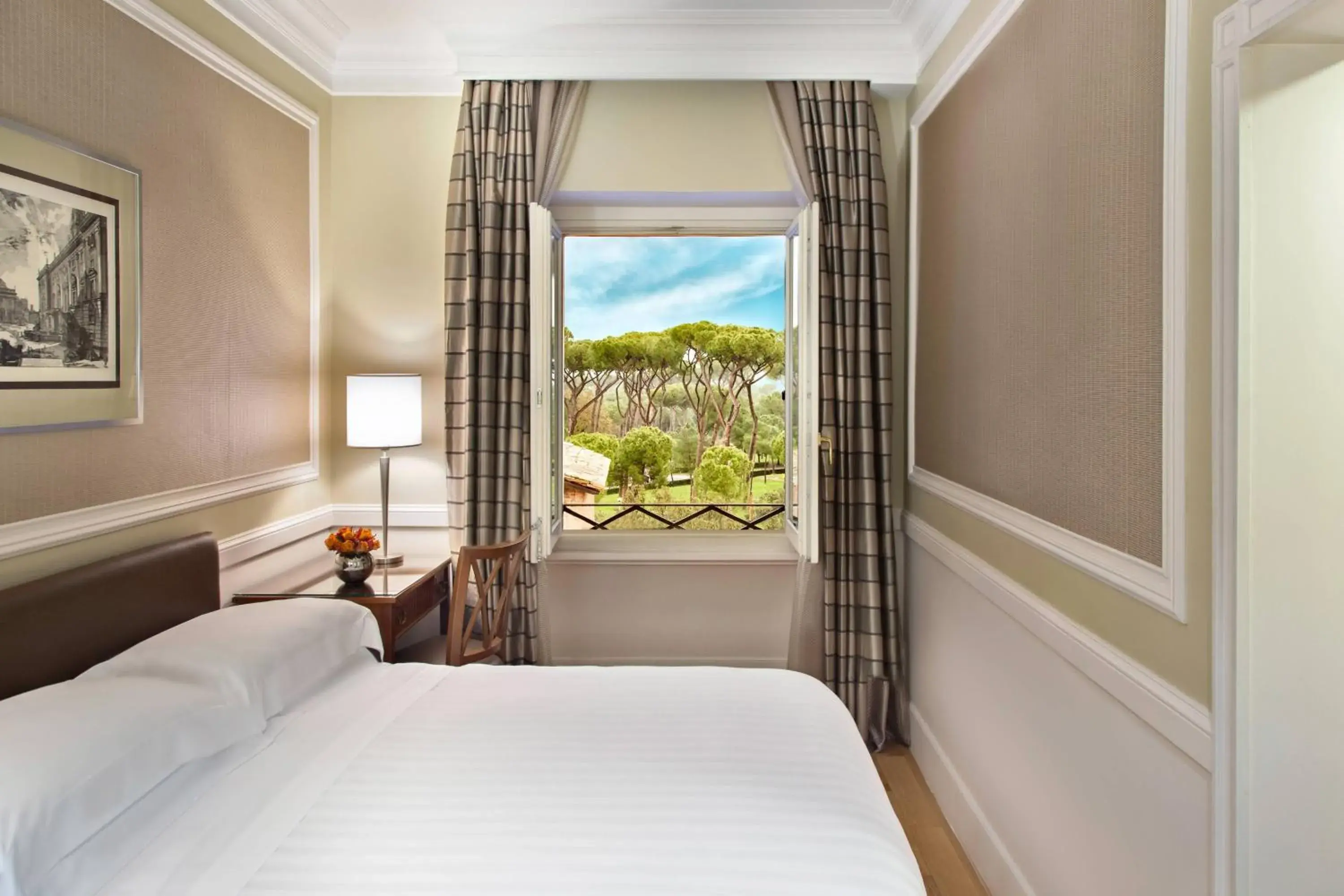 Deluxe Queen, Guest room, 1 Queen in Rome Marriott Grand Hotel Flora Deluxe Queen, Guest room, 1 Queen in Rome Marriott Grand Hotel Flora