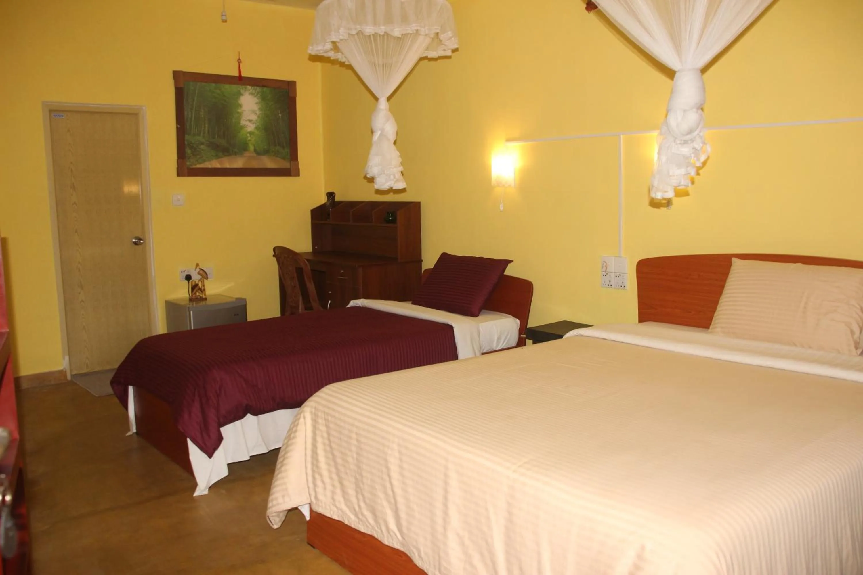 Bedroom, Bed in Welcome Inn