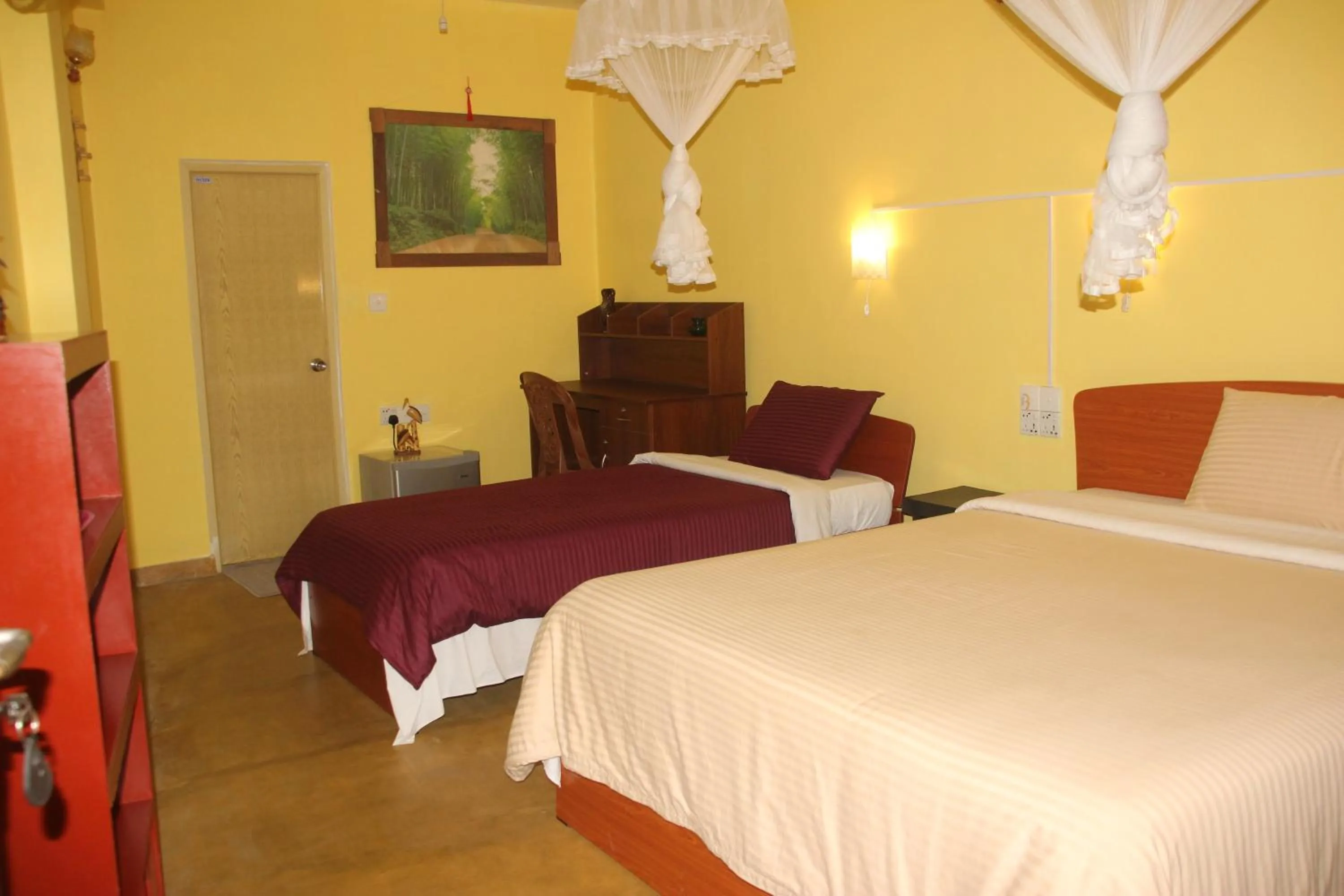 Bedroom, Bed in Welcome Inn