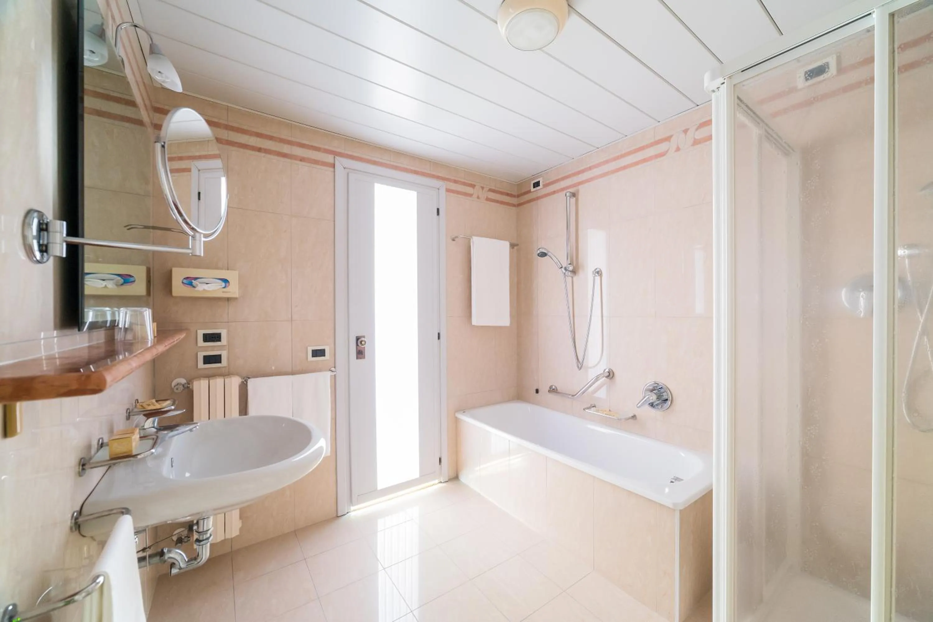 Shower in Hotel Apollo Terme