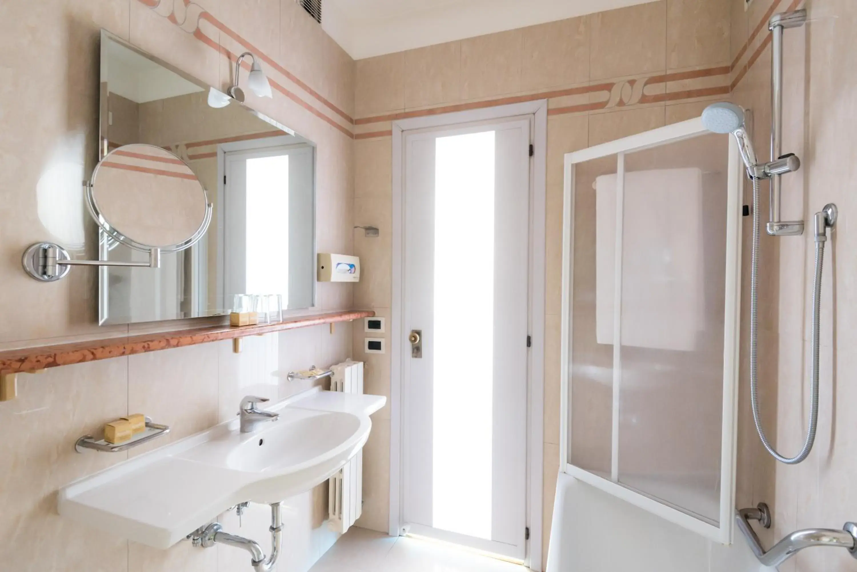 Single Room with Balcony in Hotel Apollo Terme Single Room with Balcony in Hotel Apollo Terme