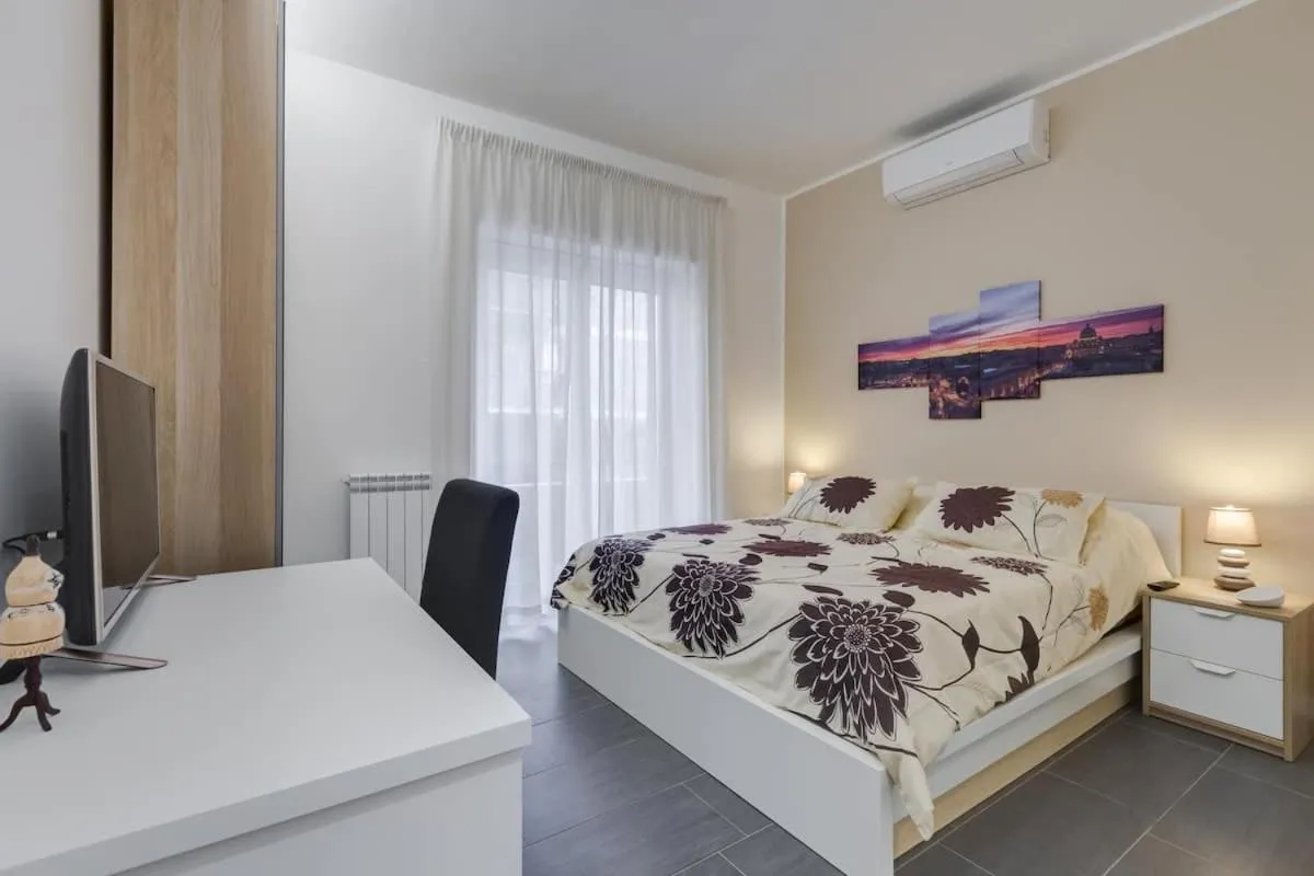 Photo of the whole room, Bed in AV Domus Vatican St.Peter B&B