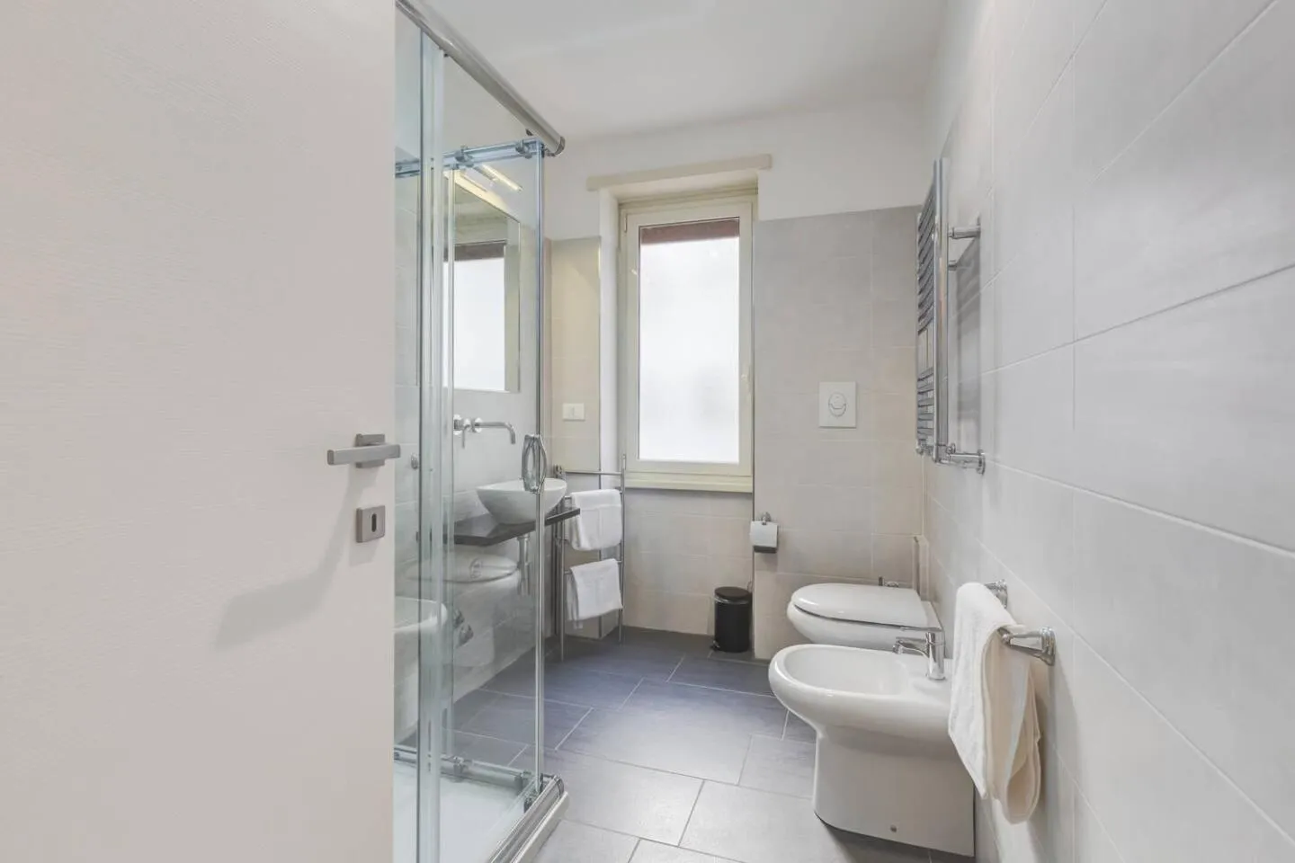 Bathroom in AV Domus Vatican St.Peter B&B