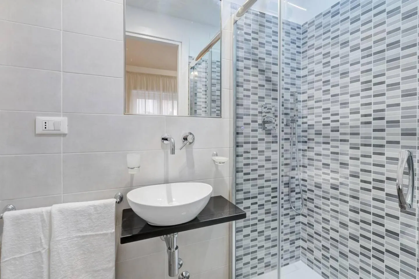 Bathroom in AV Domus Vatican St.Peter B&B