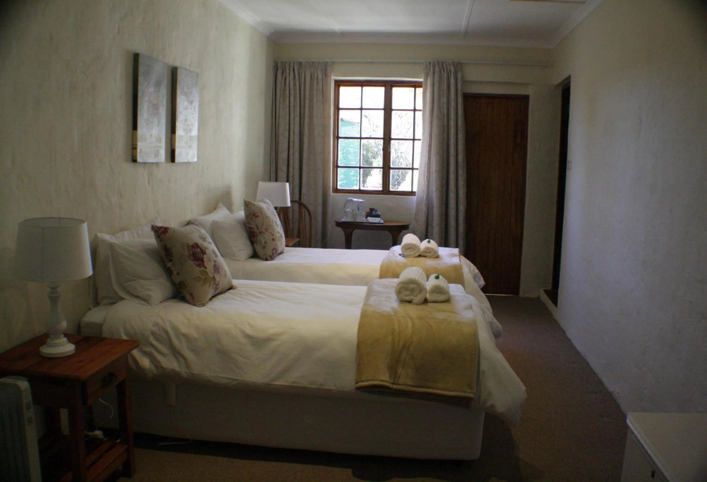 Bedroom, Bed in Cedar Garden