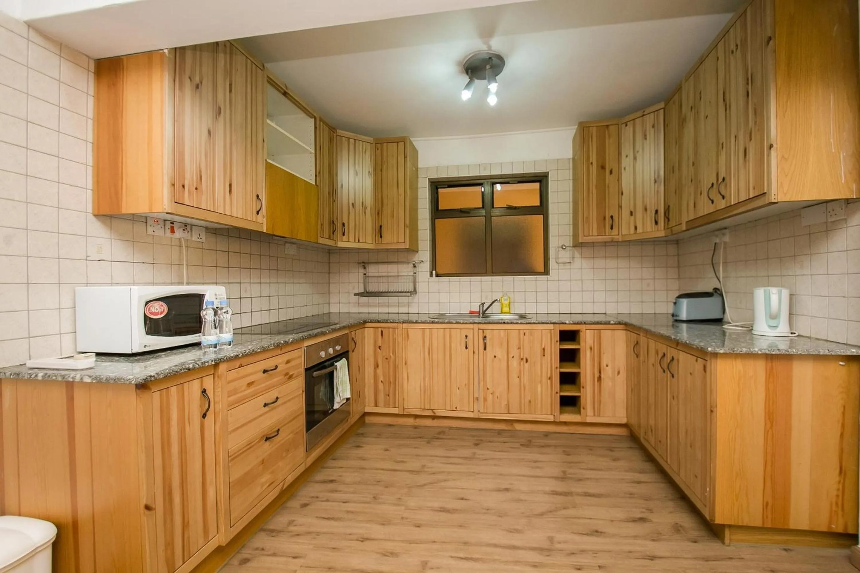Kitchen or kitchenette in Kates Apartments