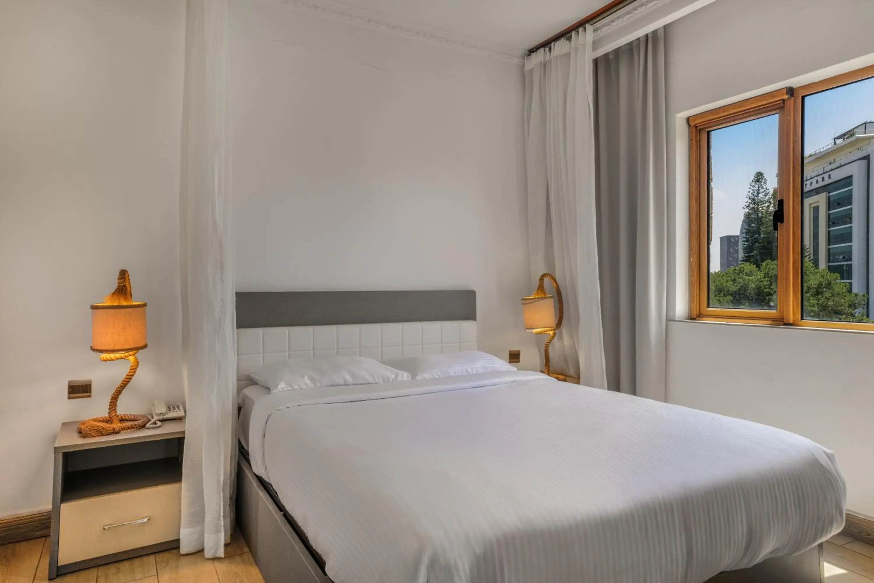 Executive Suite in Kates Apartments Executive Suite in Kates Apartments