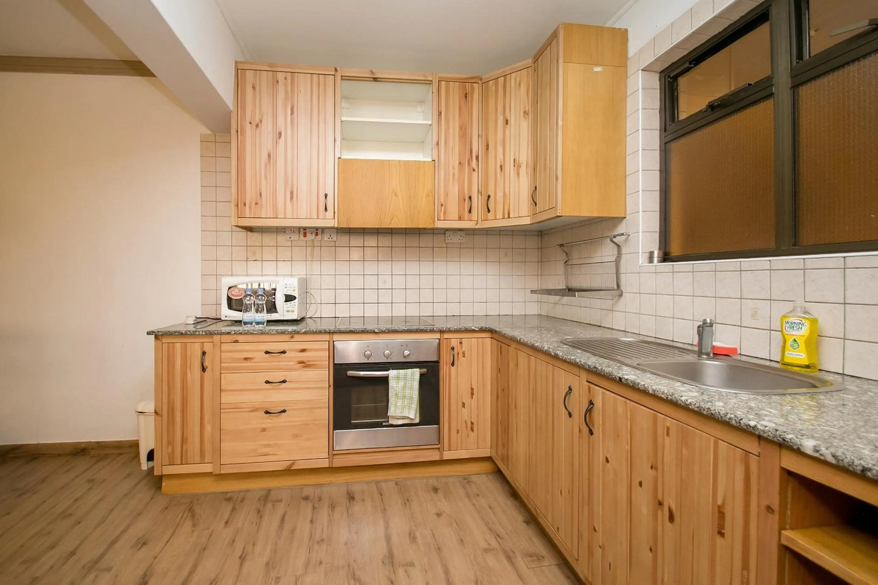 Kitchen or kitchenette in Kates Apartments