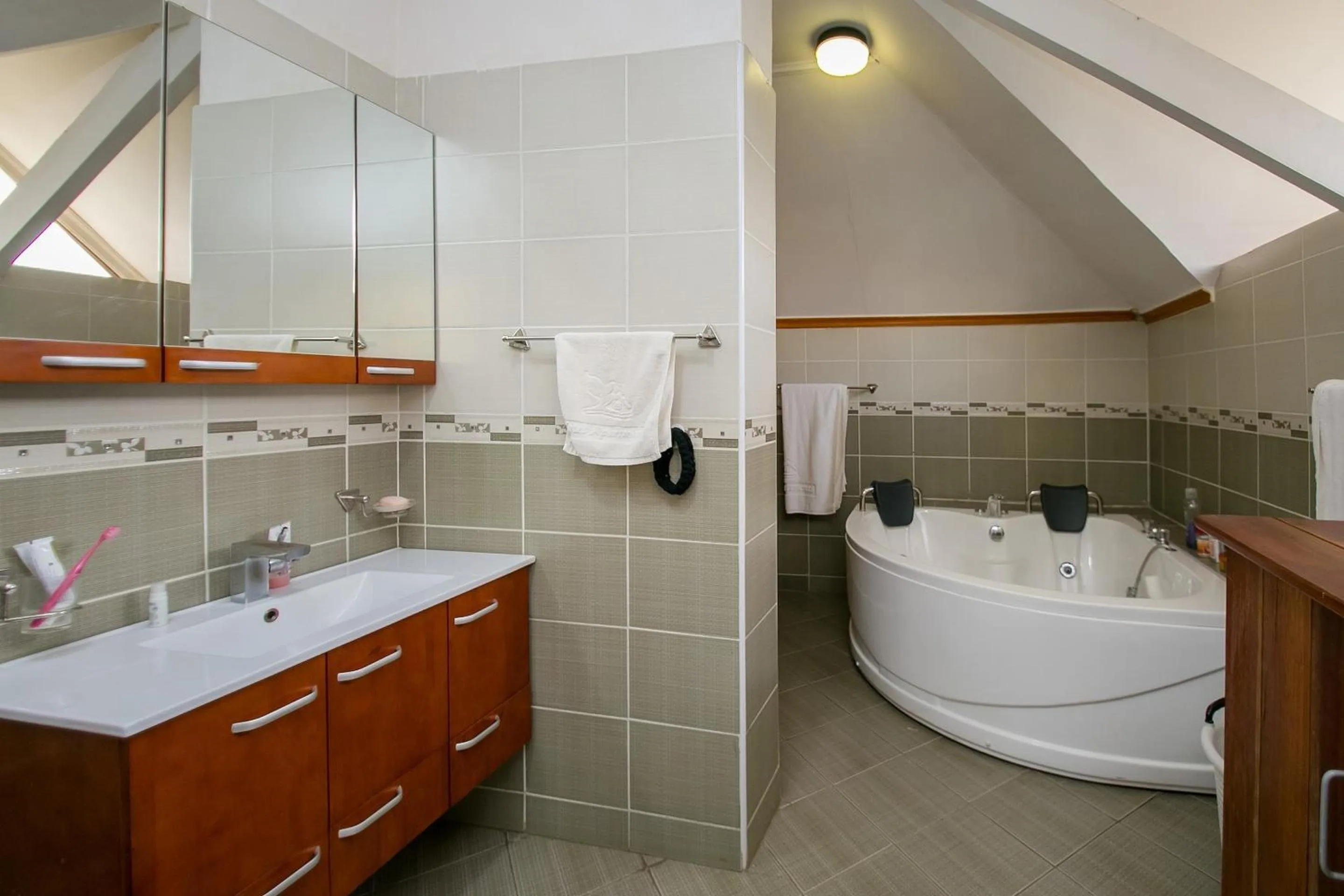 Bathroom in Kates Apartments